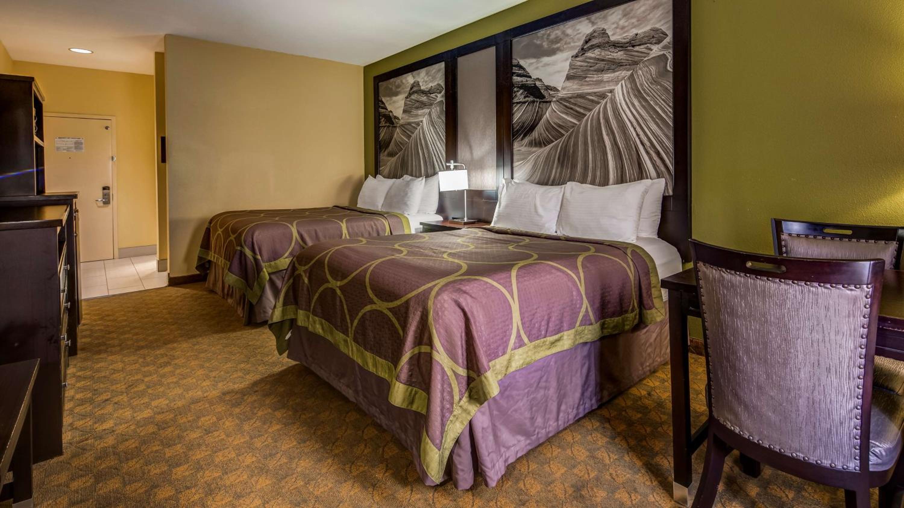 Queen Room with Two Queen Beds and Walk-in Shower - Disability Access - Photo 4