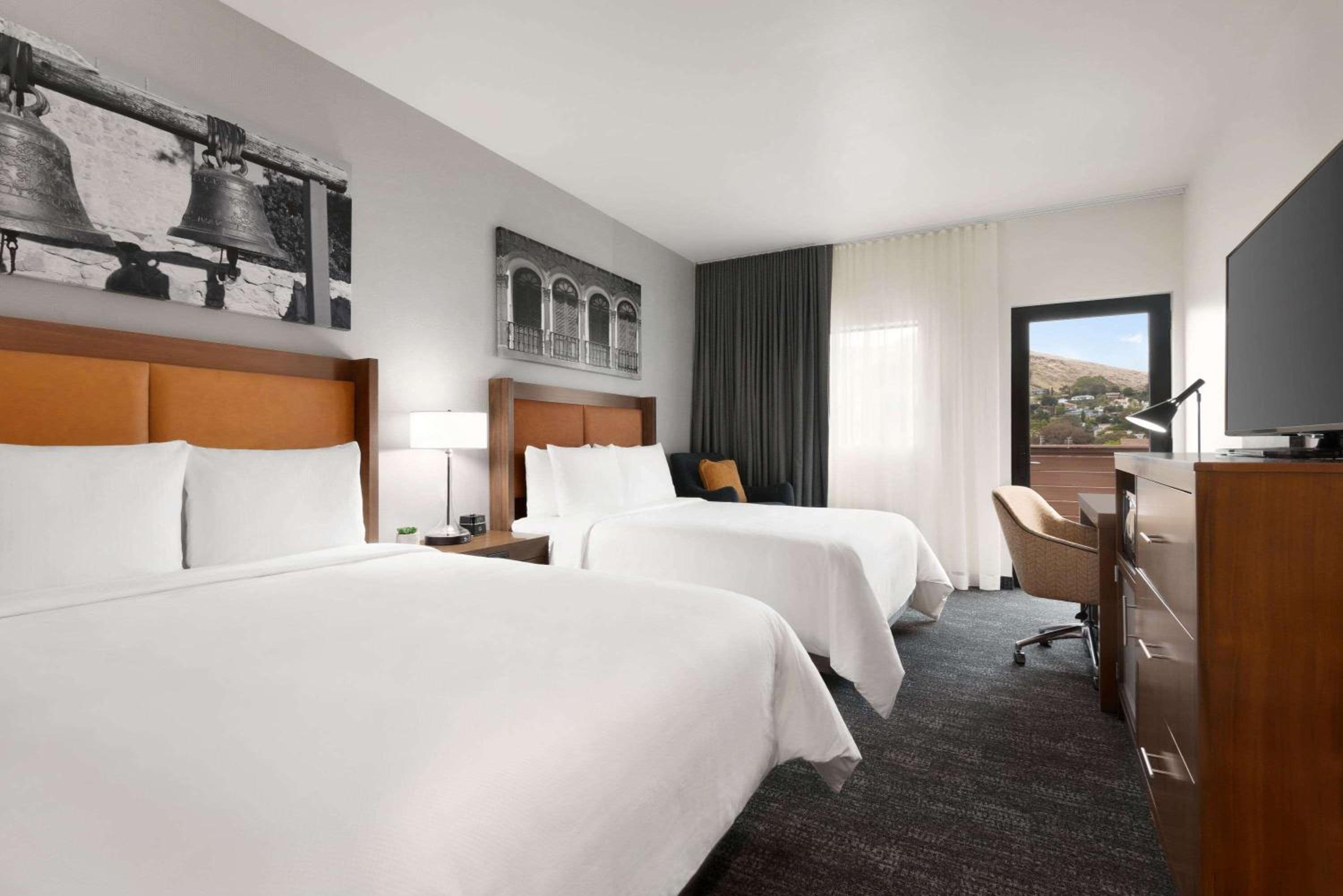 Queen Room with Two Queen Beds - Mobility Access/Non-Smoking photo 1