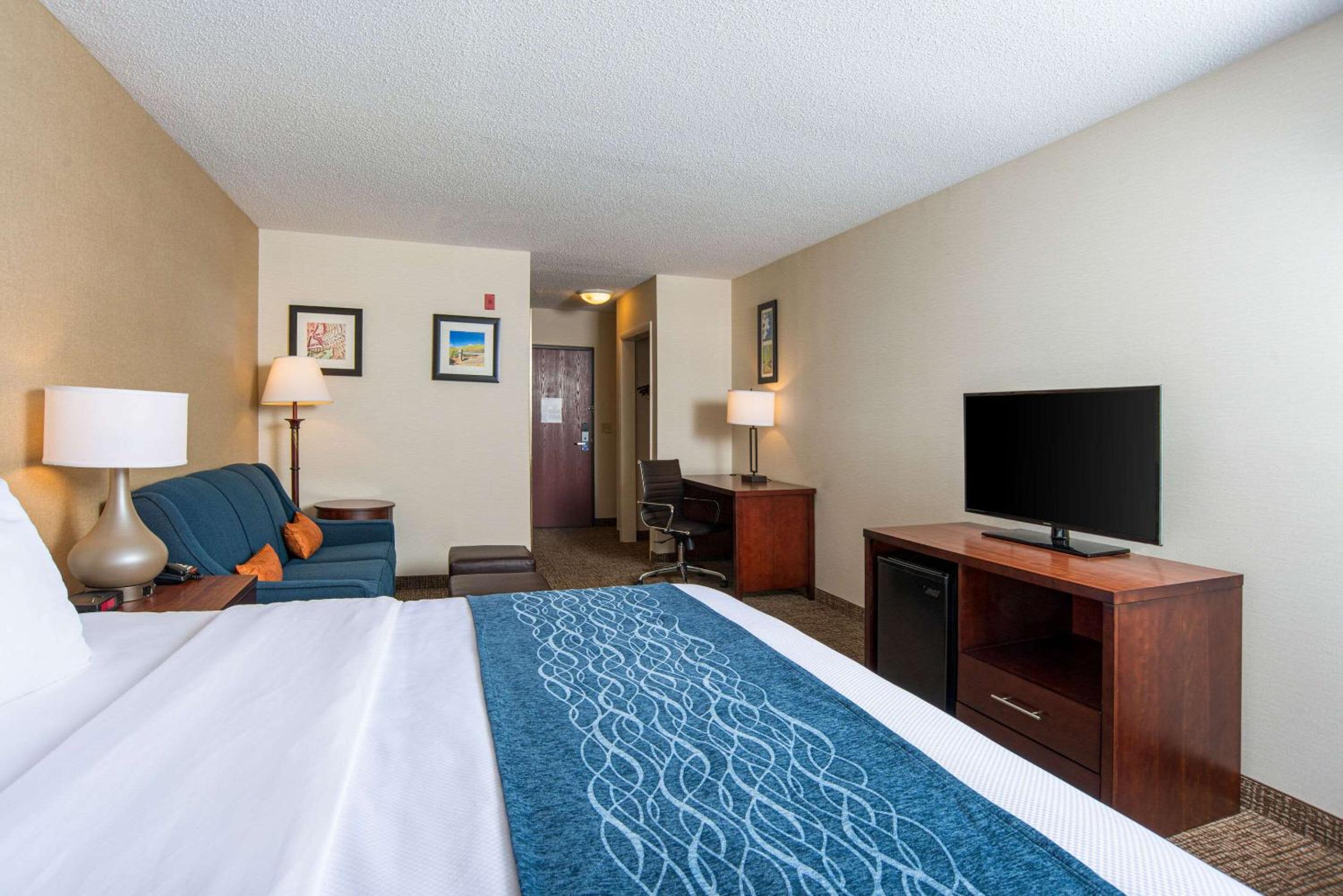 King Room - Non-Smoking - Photo 4
