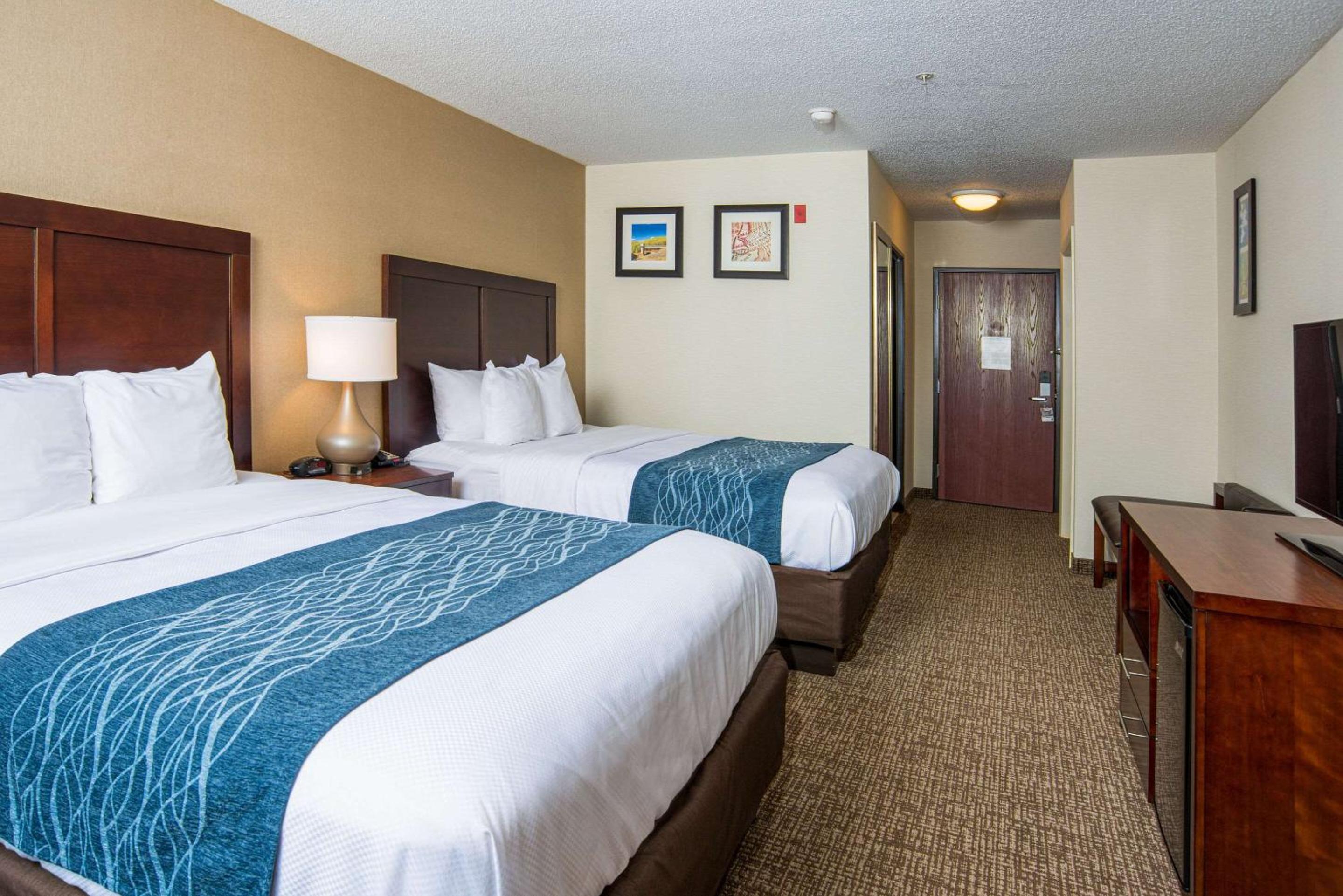 Queen Room with Two Queen Beds - Non-Smoking - Photo 4