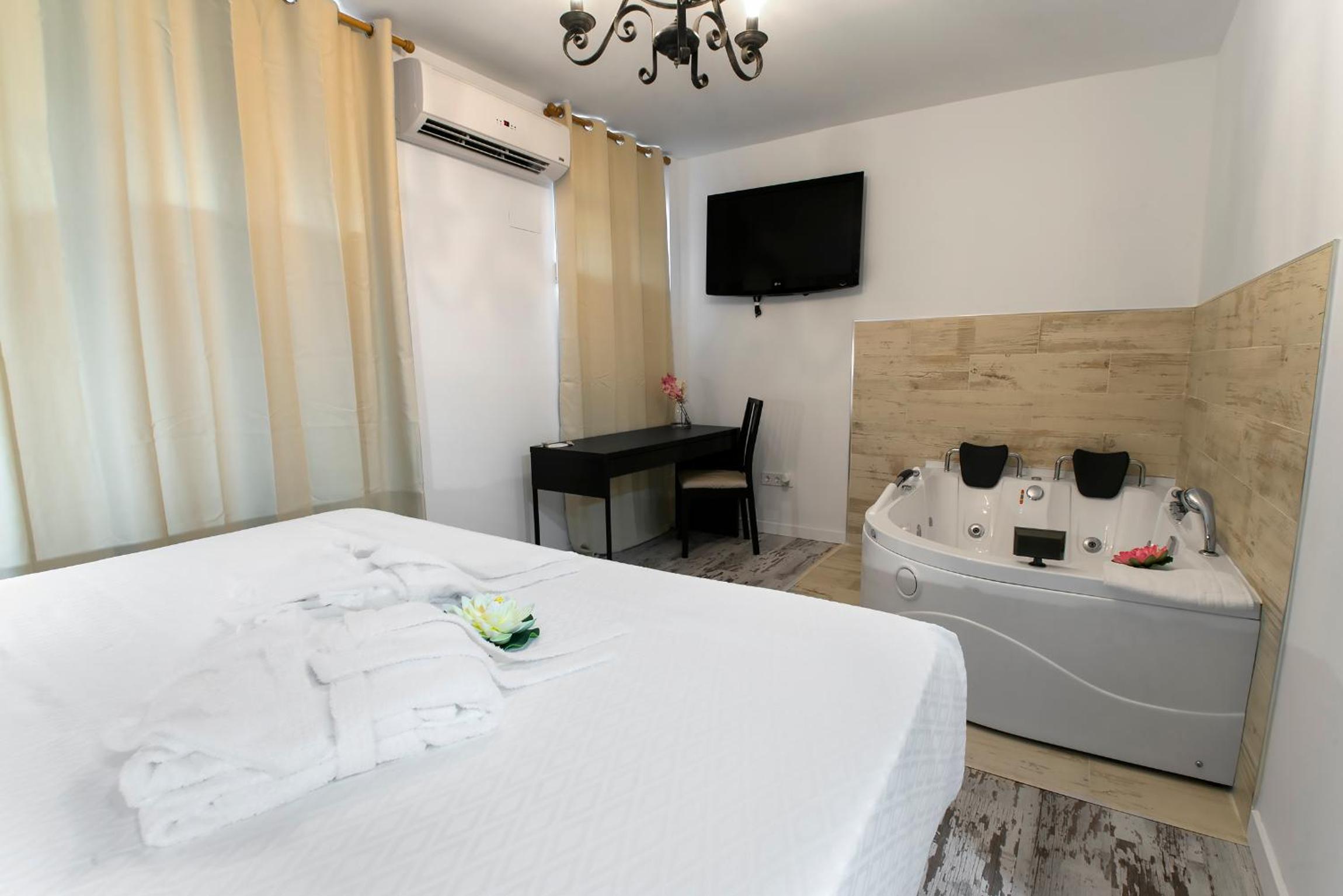 Suite con cama King y gran jacuzzi.