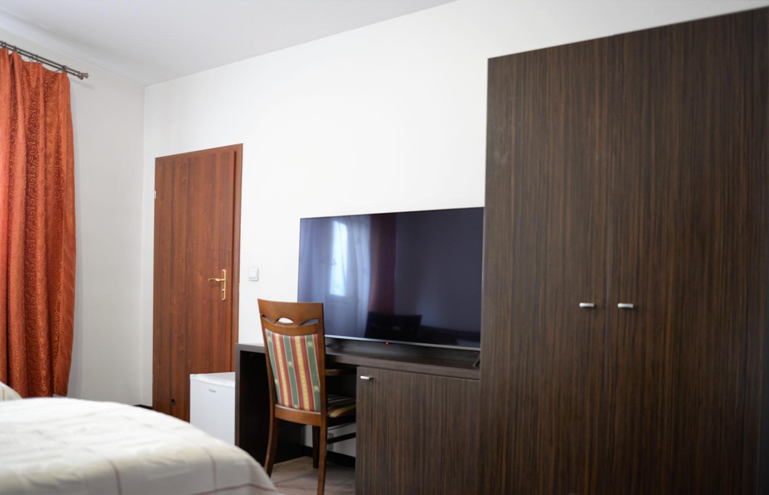 Double Room - Photo 2