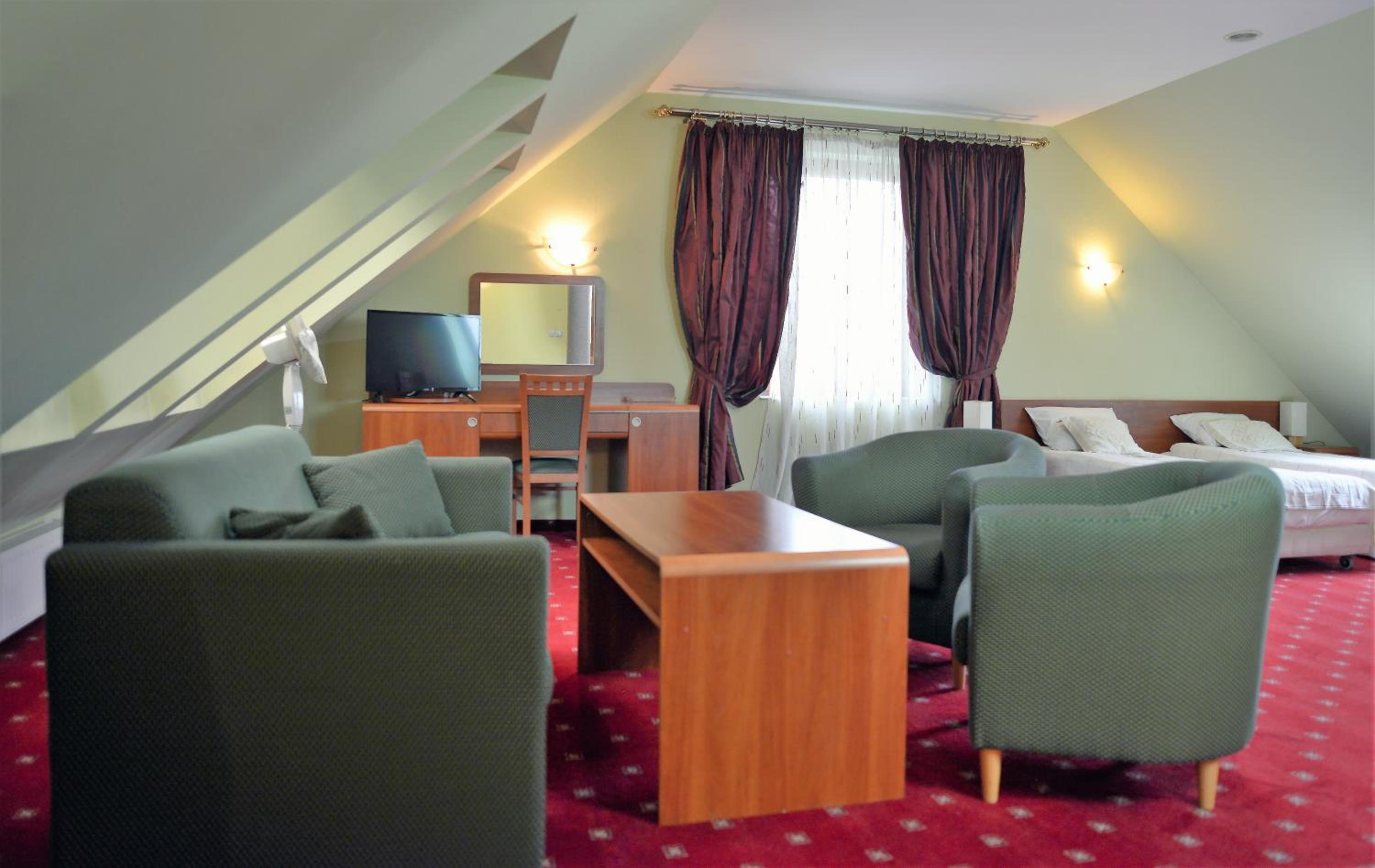 Deluxe Triple Room - Photo 5