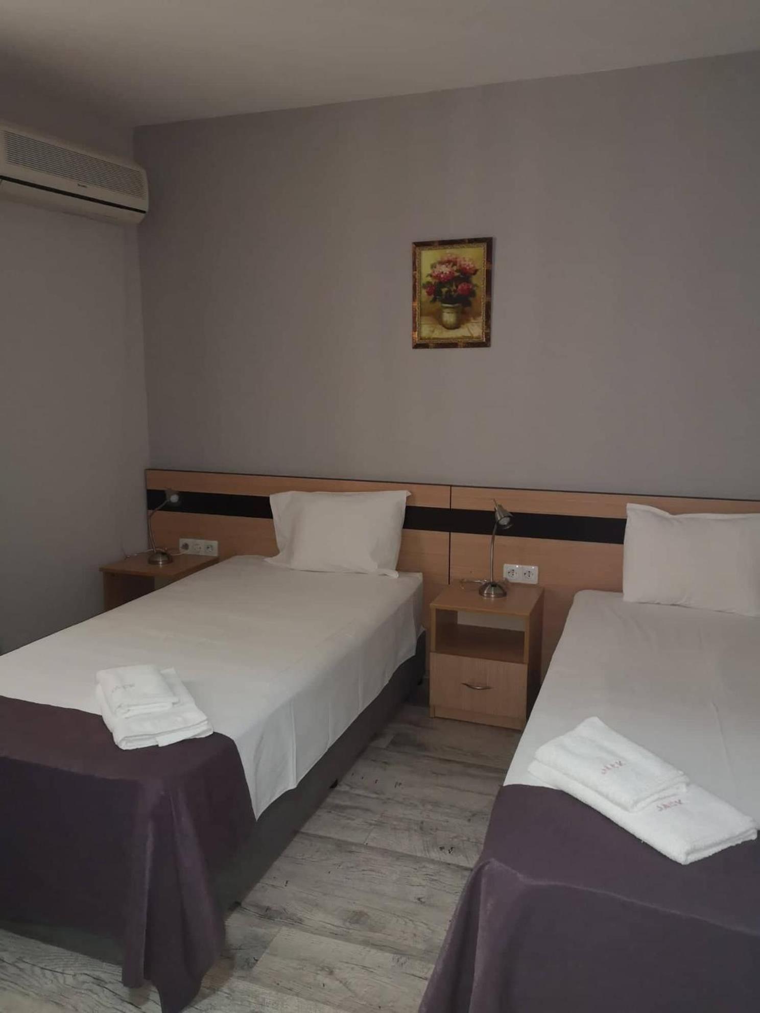 Double Or Twin Room - Photo 3