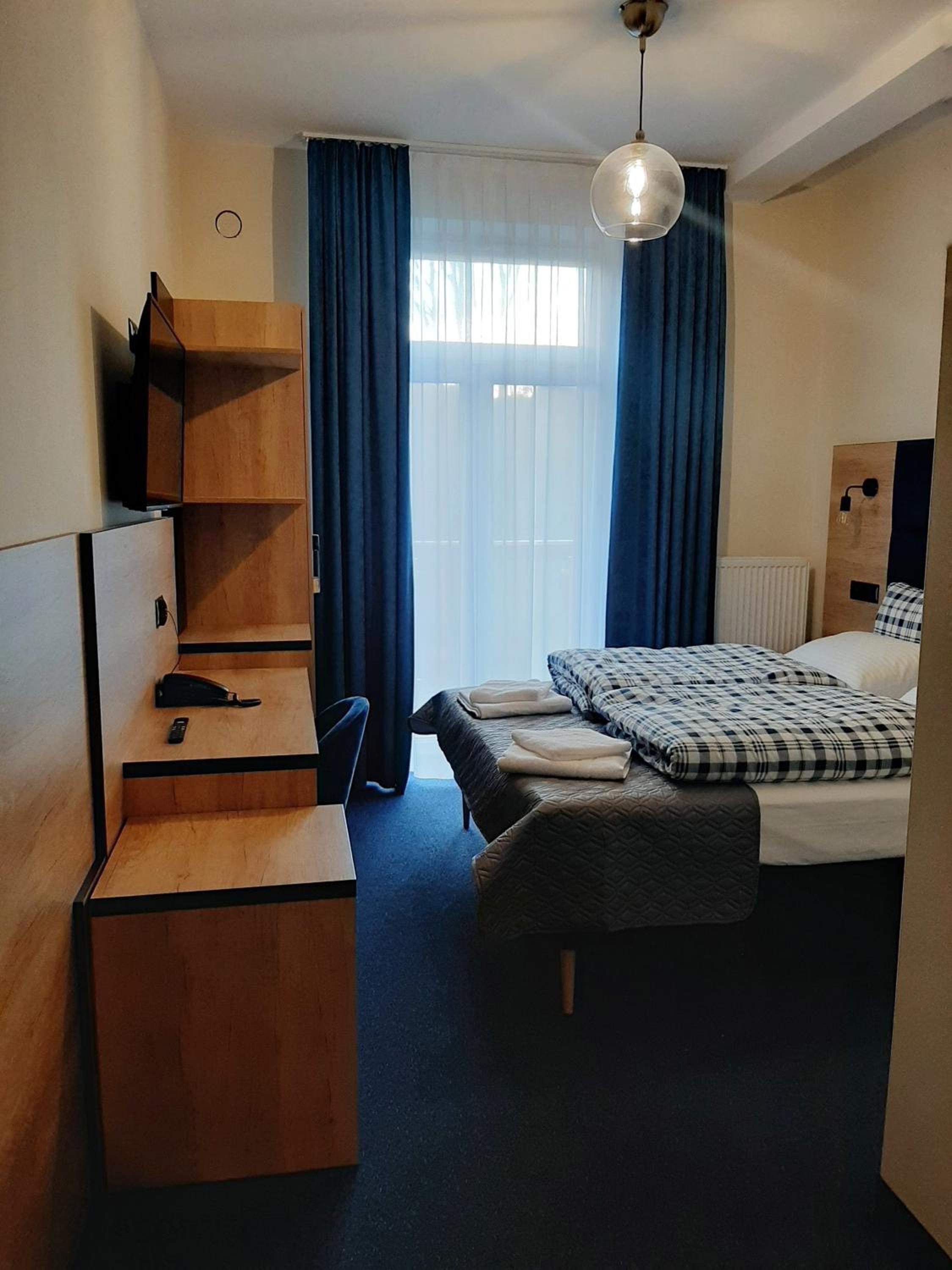 Double Room with Mountain View - Photo 9
