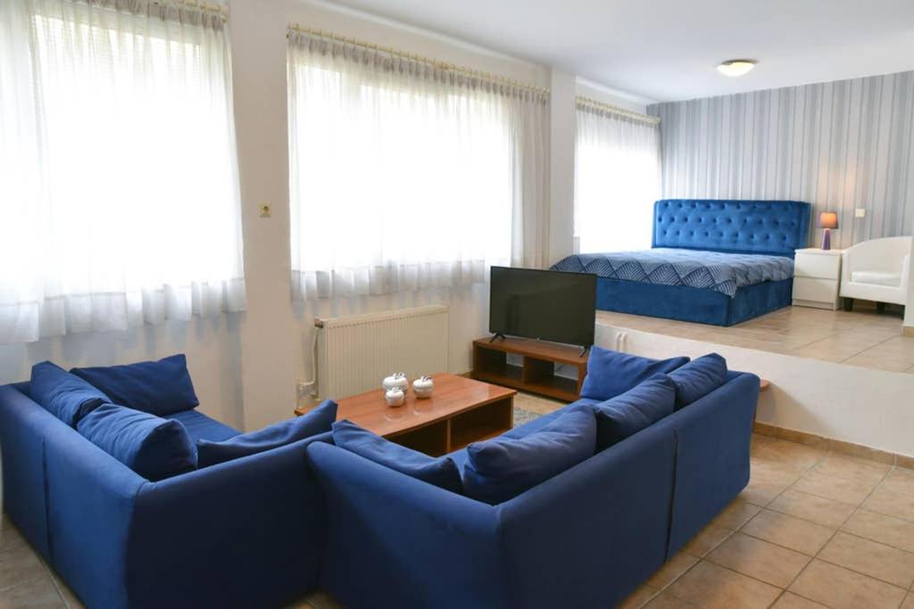 One-Bedroom Apartment - Photo 4