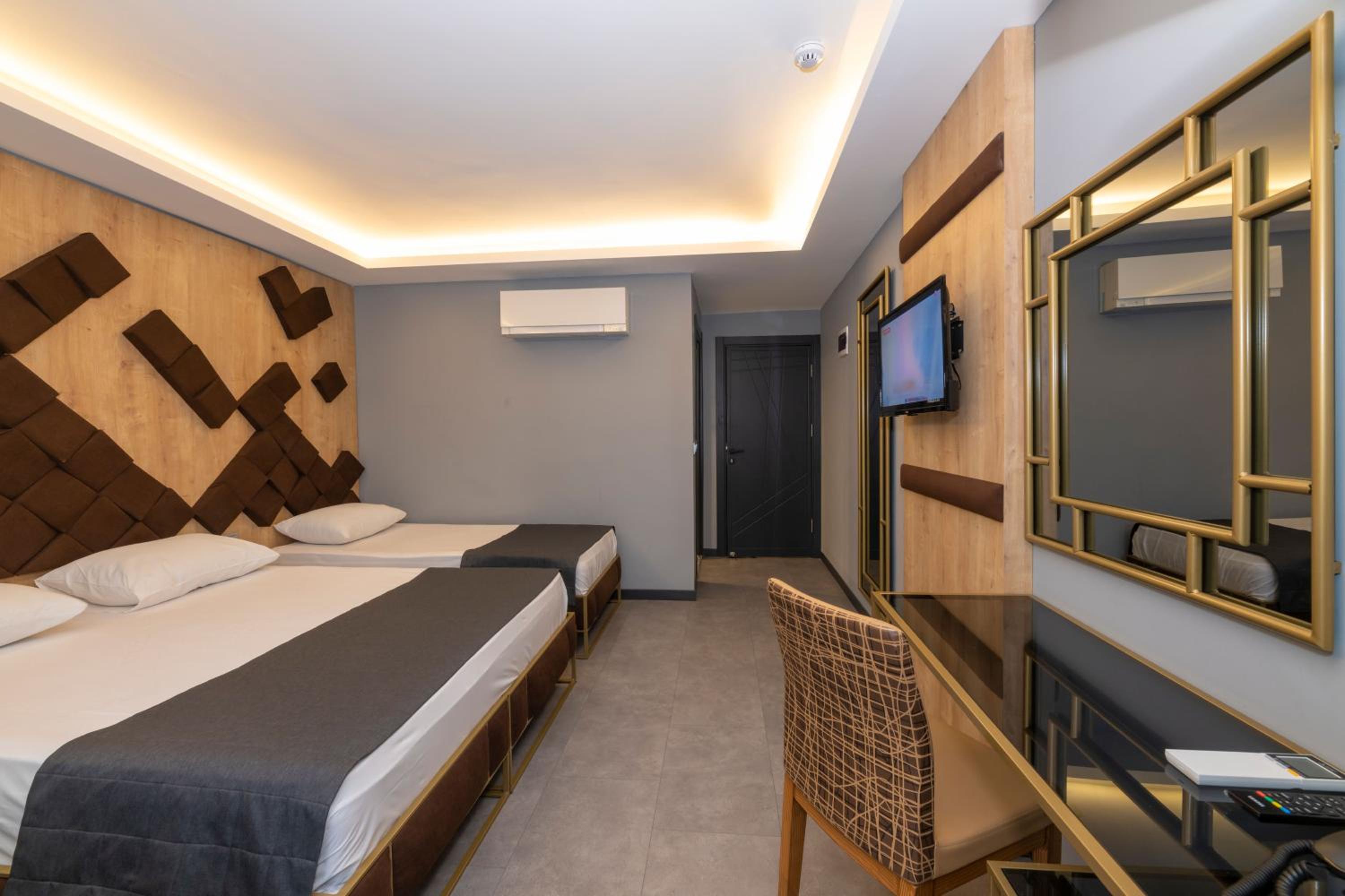 Deluxe Quadruple Room photo 2