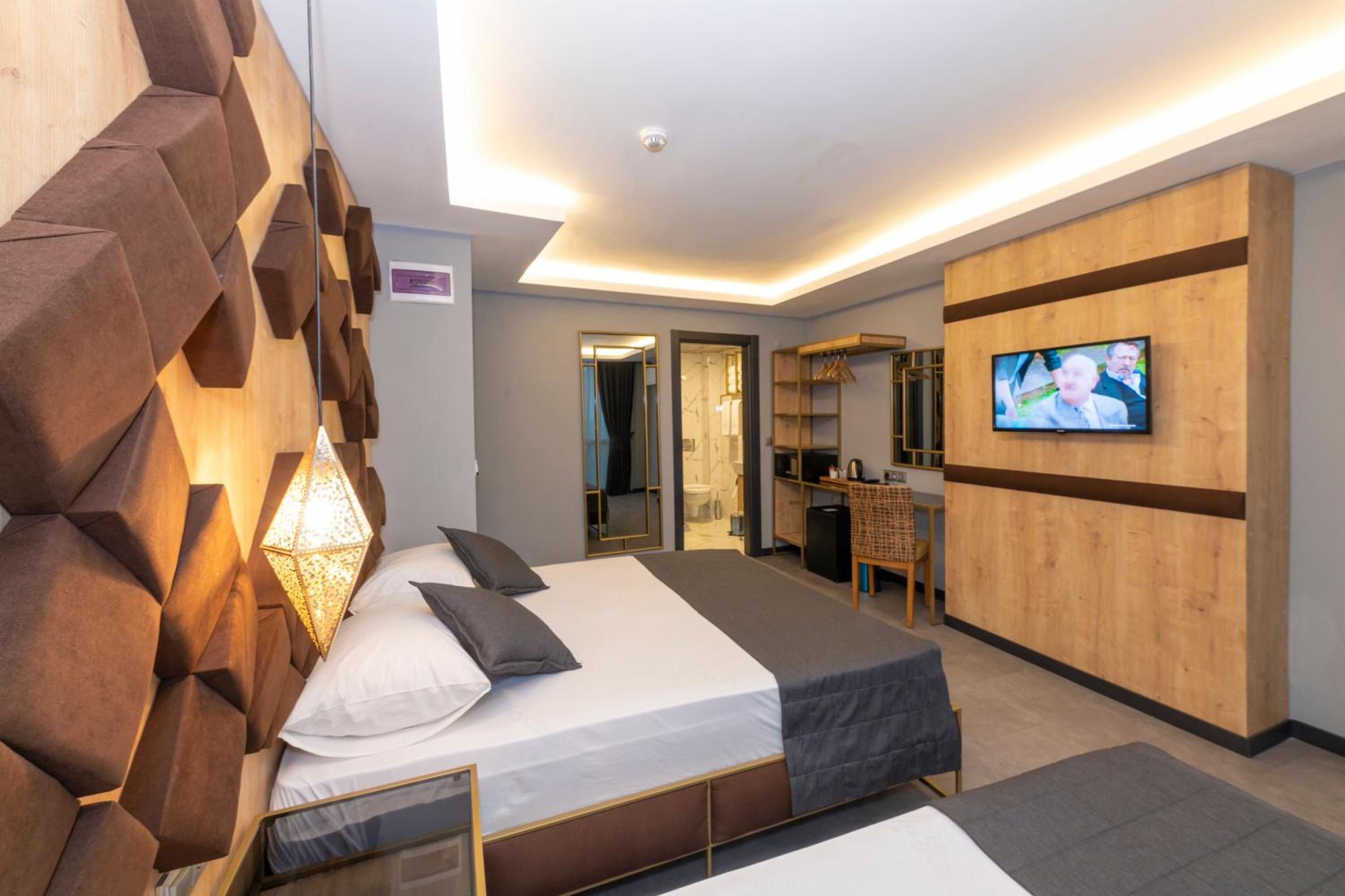 Deluxe Triple Room photo 2