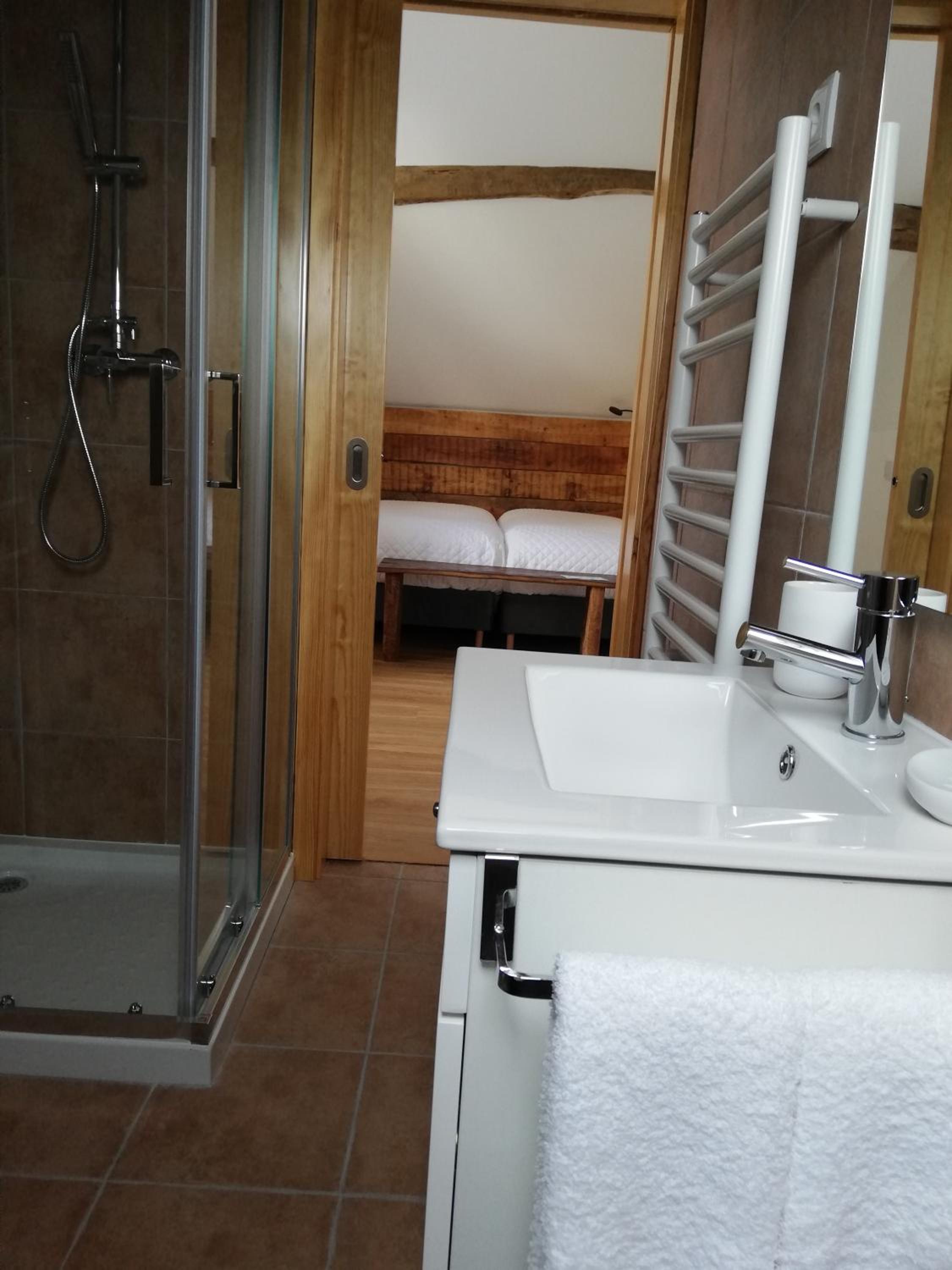 Twin Room - Photo 19