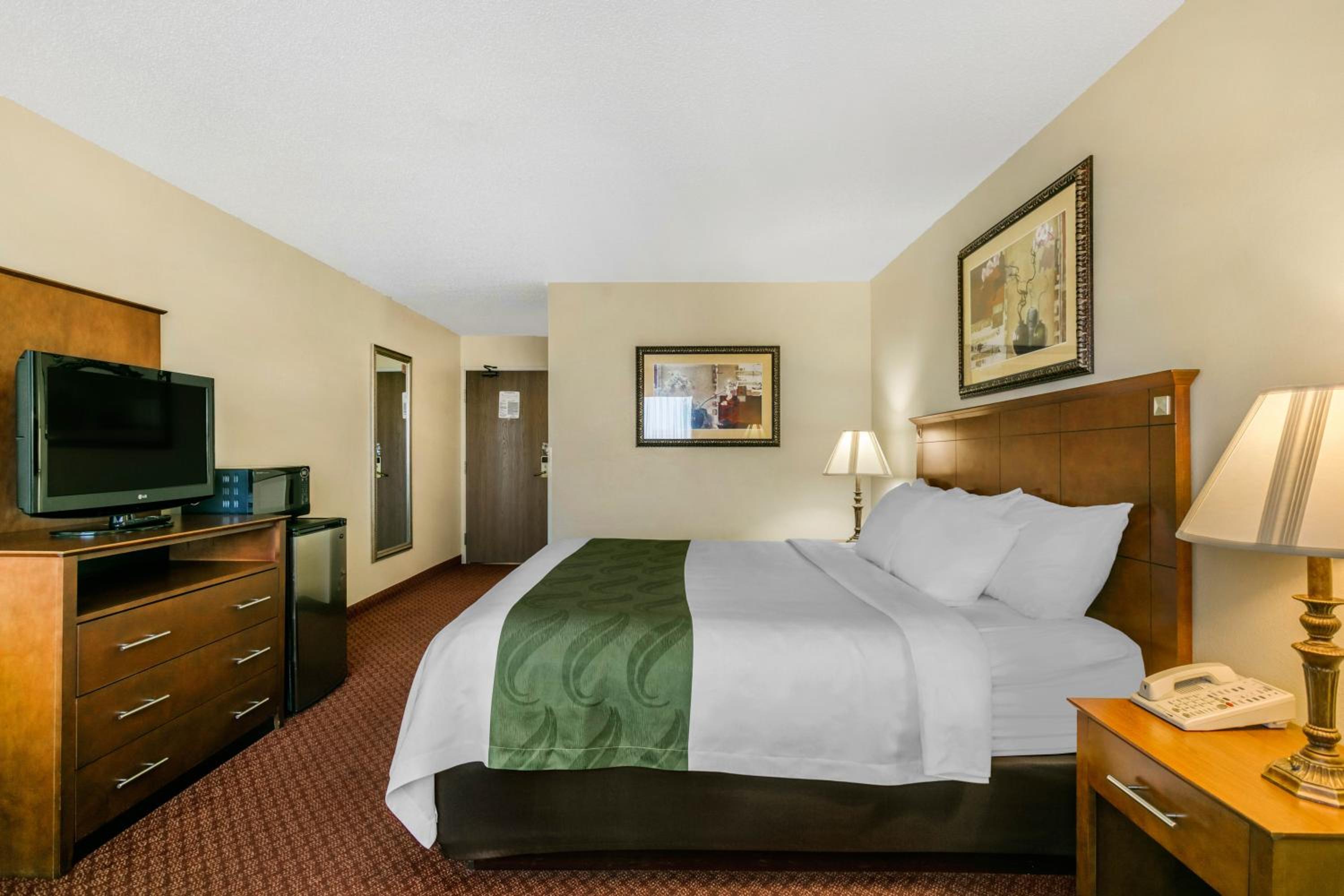 King Room - Non-Smoking - Photo 2