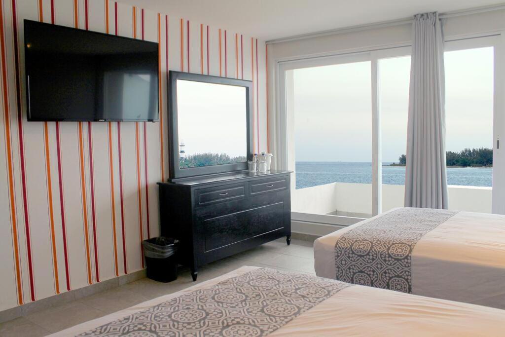 Twin Room with Sea View - Photo 11