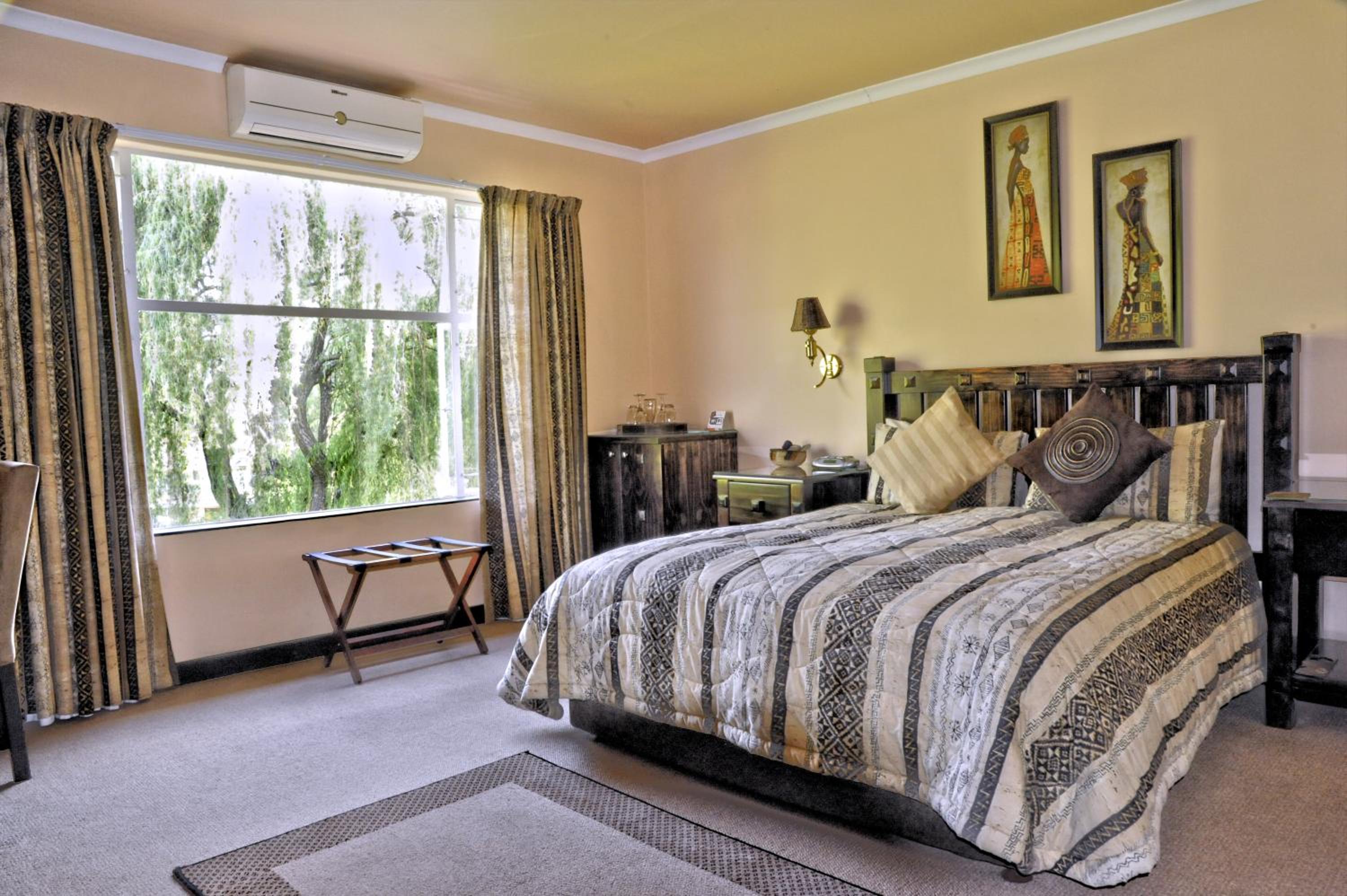 Deluxe Queen Room - Photo 5