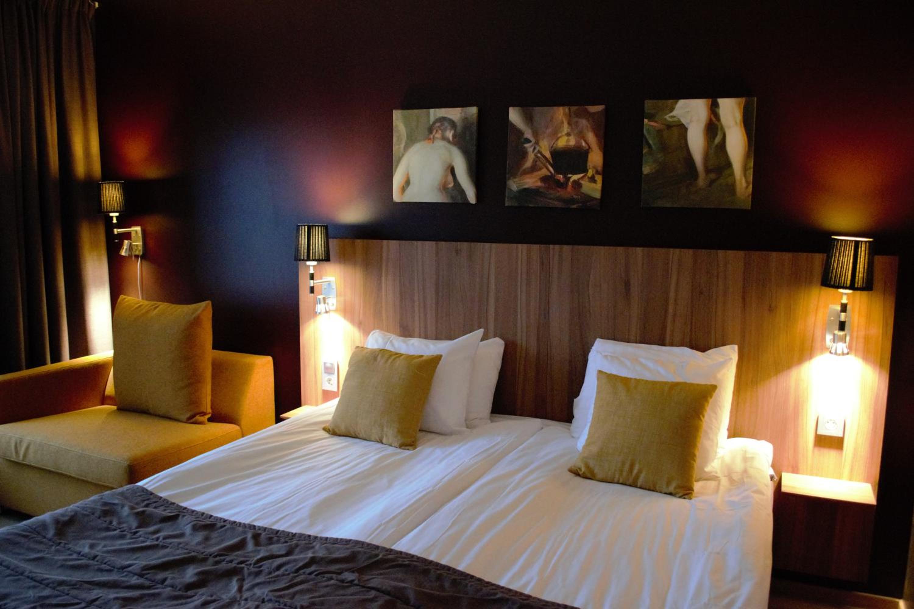 Superior Triple Room with King Bed - Non-Smoking - Photo 2