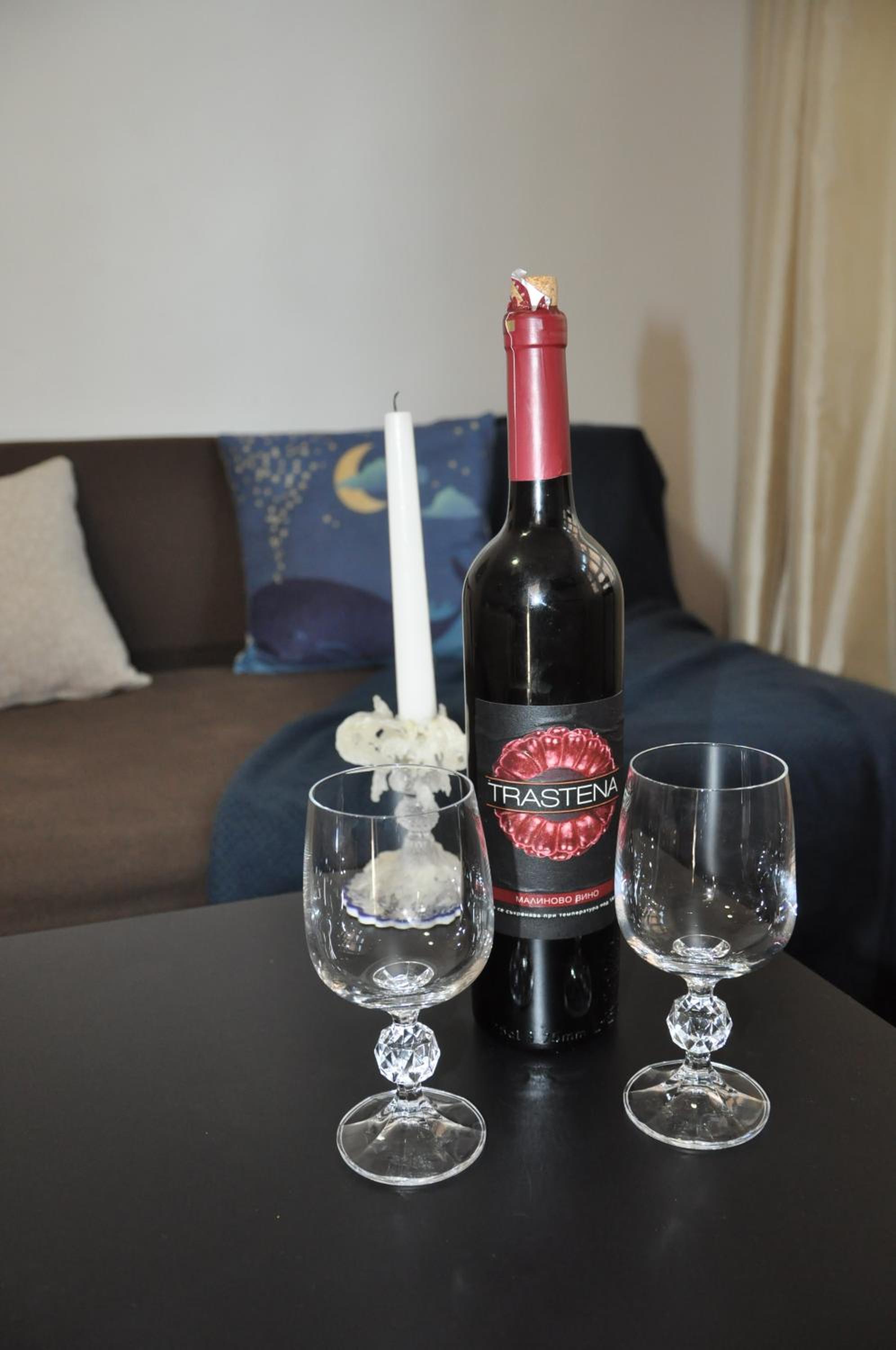 Two-Bedroom Apartment with Balcony - Photo 10