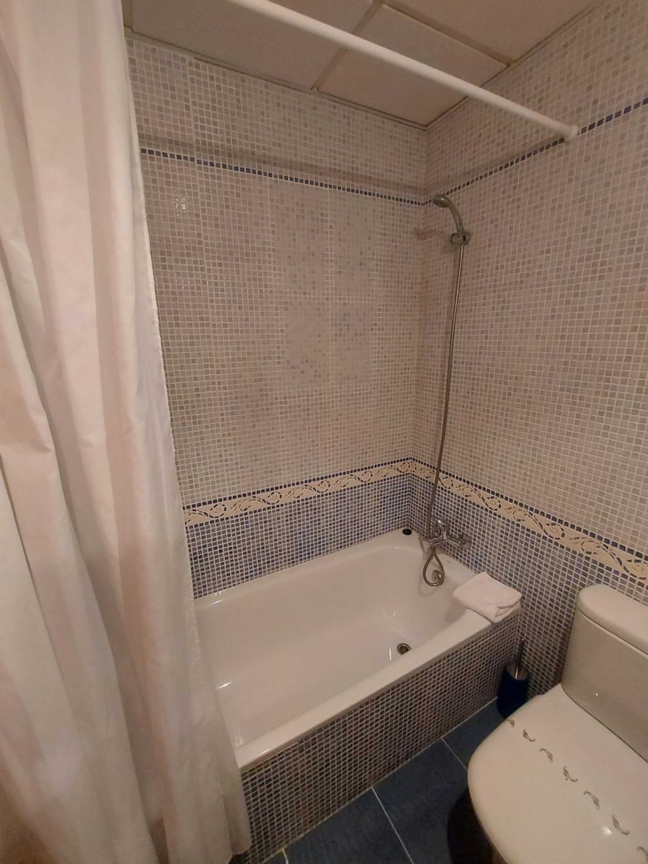 Double Room - Photo 13