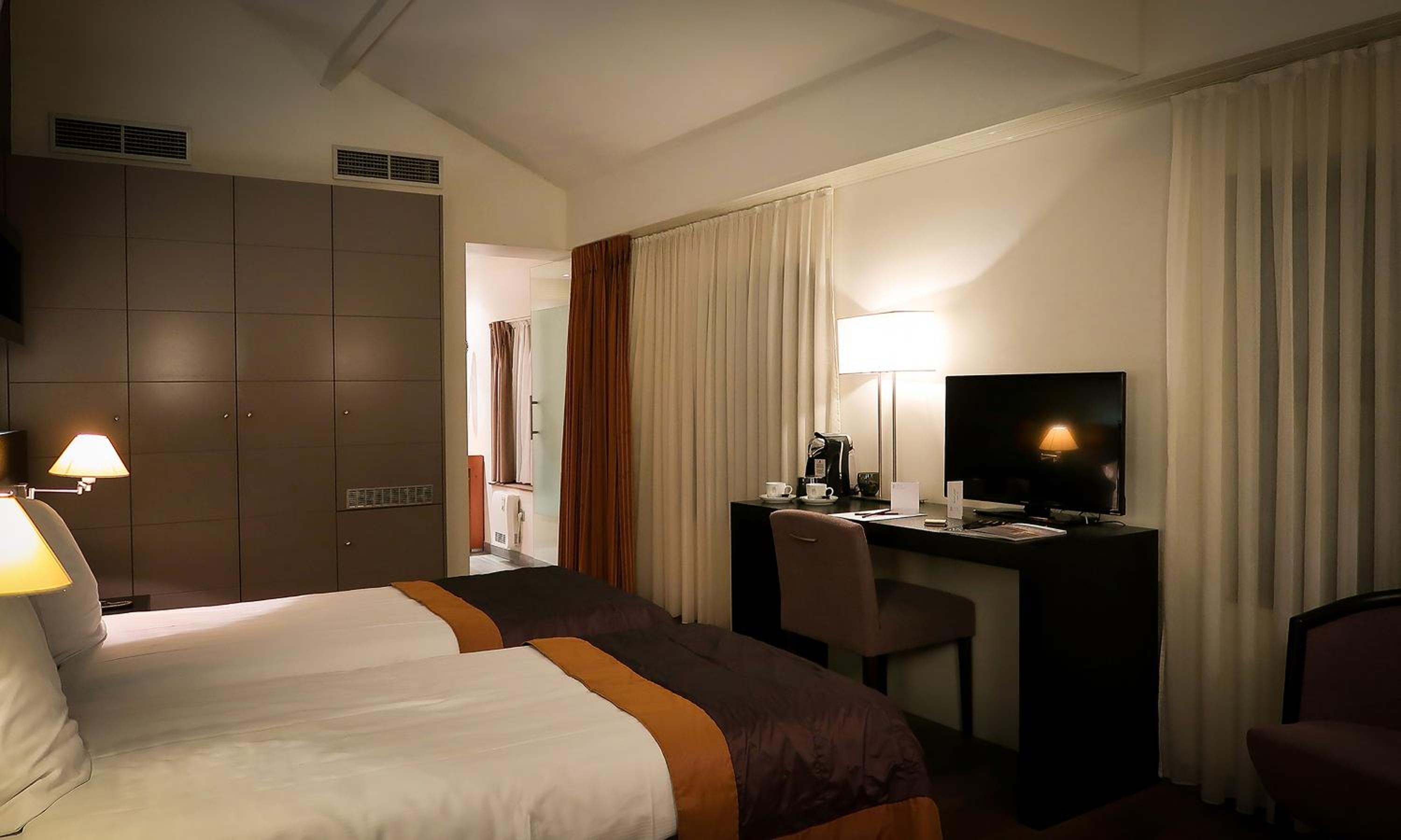 Standard Twin Room photo 2