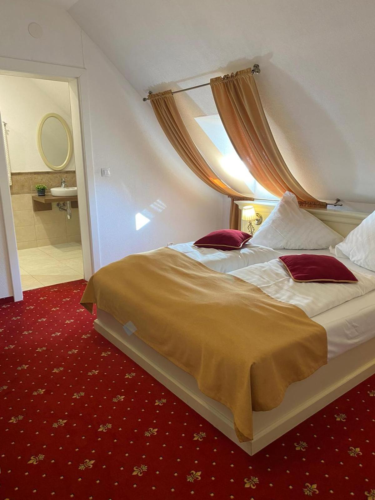 Attic Double Room 3***
