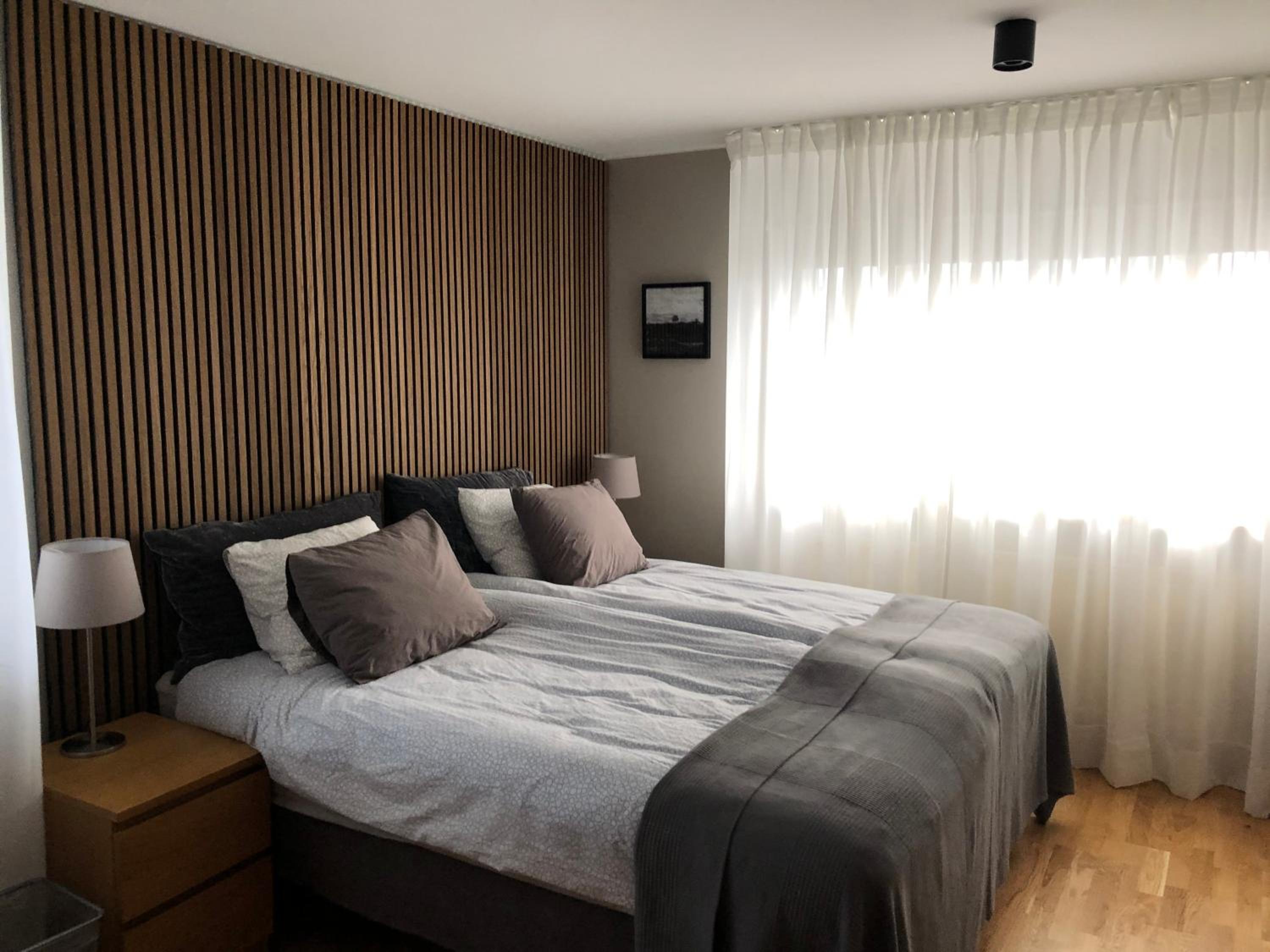 Large Double Room with Shared Bathroom