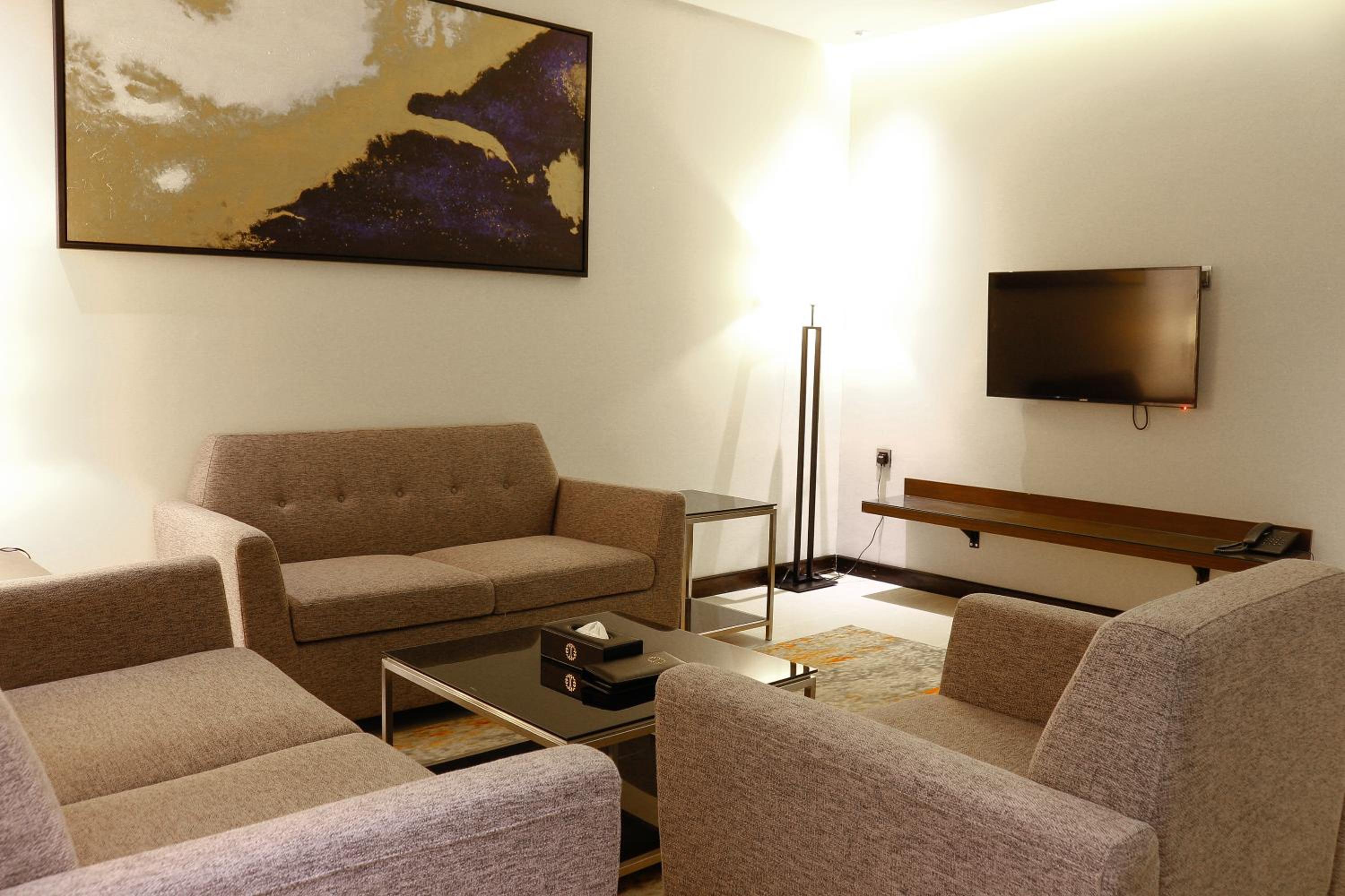 Deluxe King Suite
