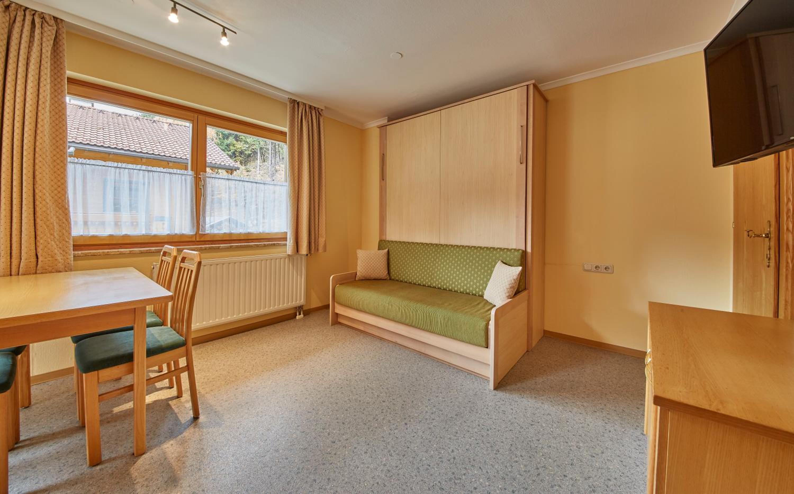 One-Bedroom Apartment with Balcony photo 3