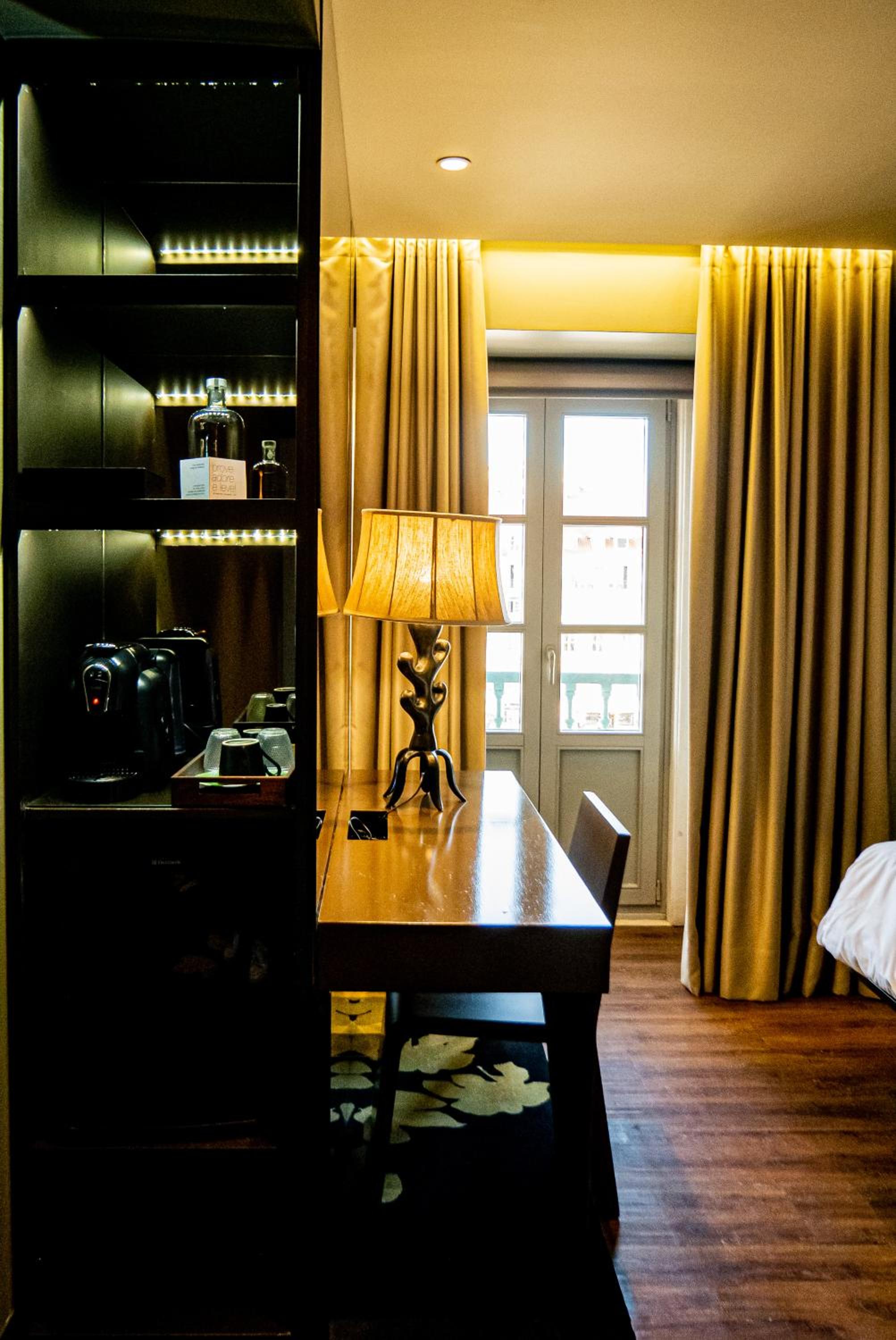 Premium Twin or Double Room thumbnail 5