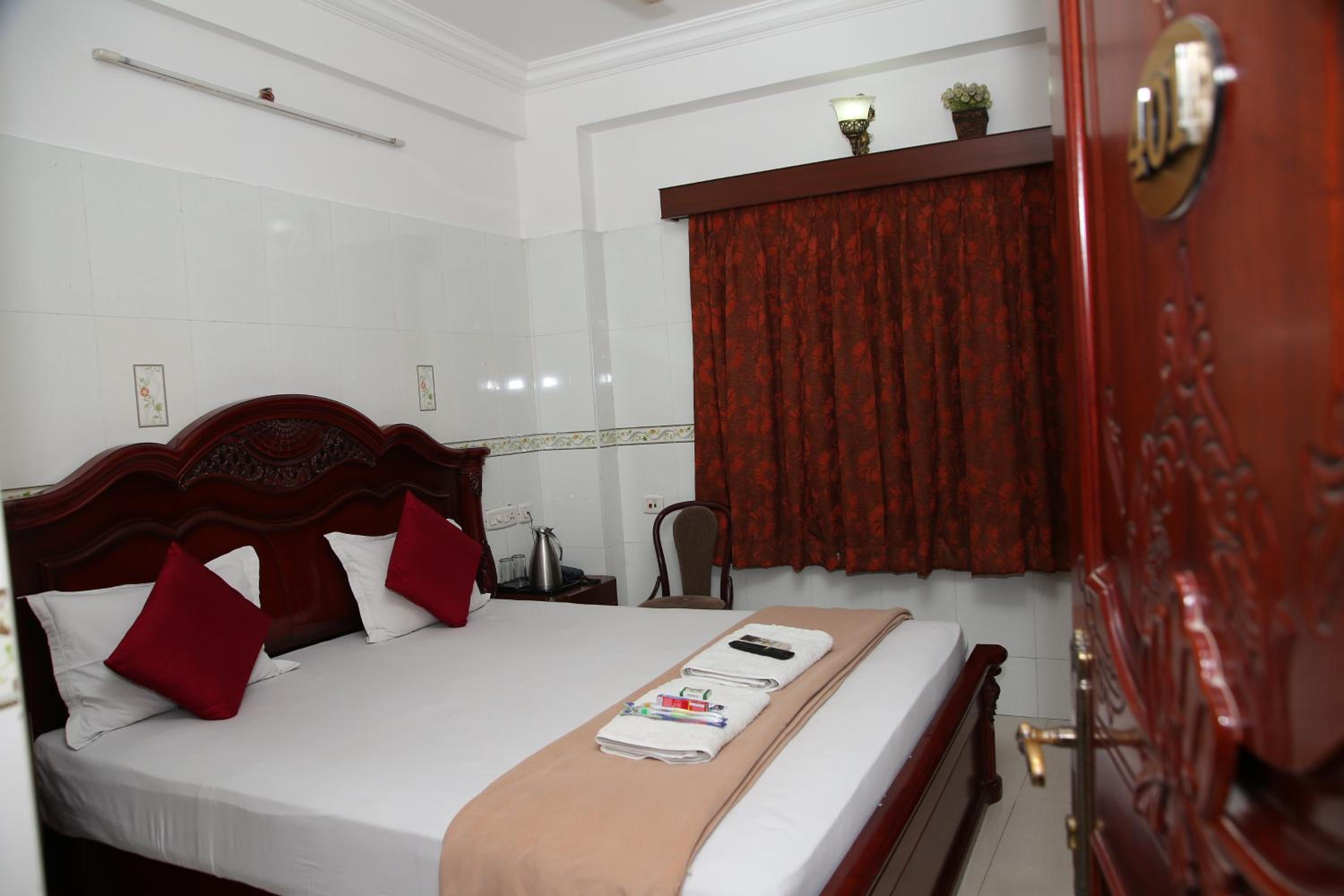 Standard Double Room - Photo 8