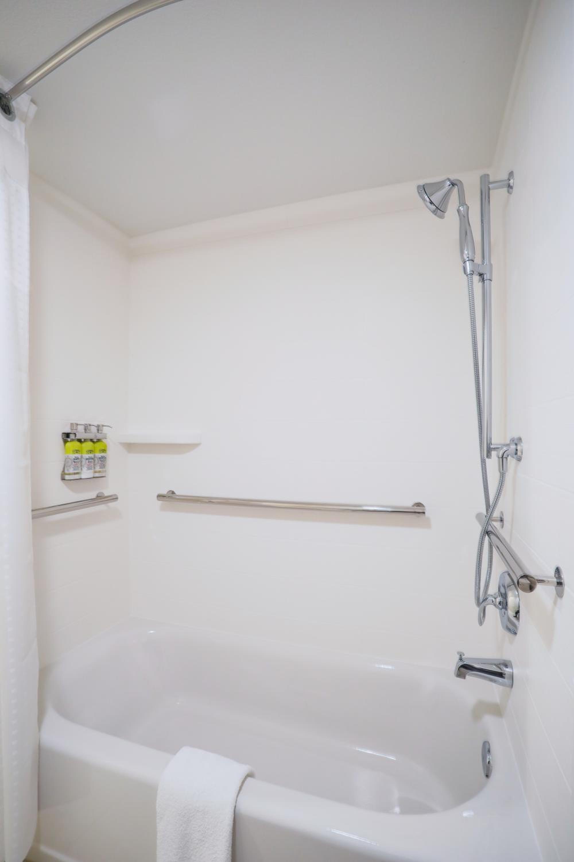 Standard King Room with Mobility Accessible Tub - Photo 2