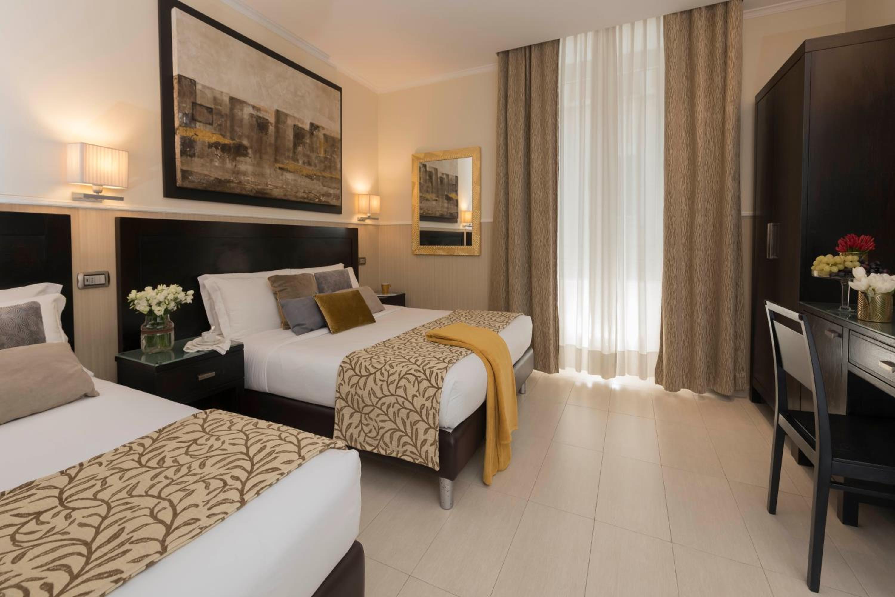 Triple Room thumbnail 5