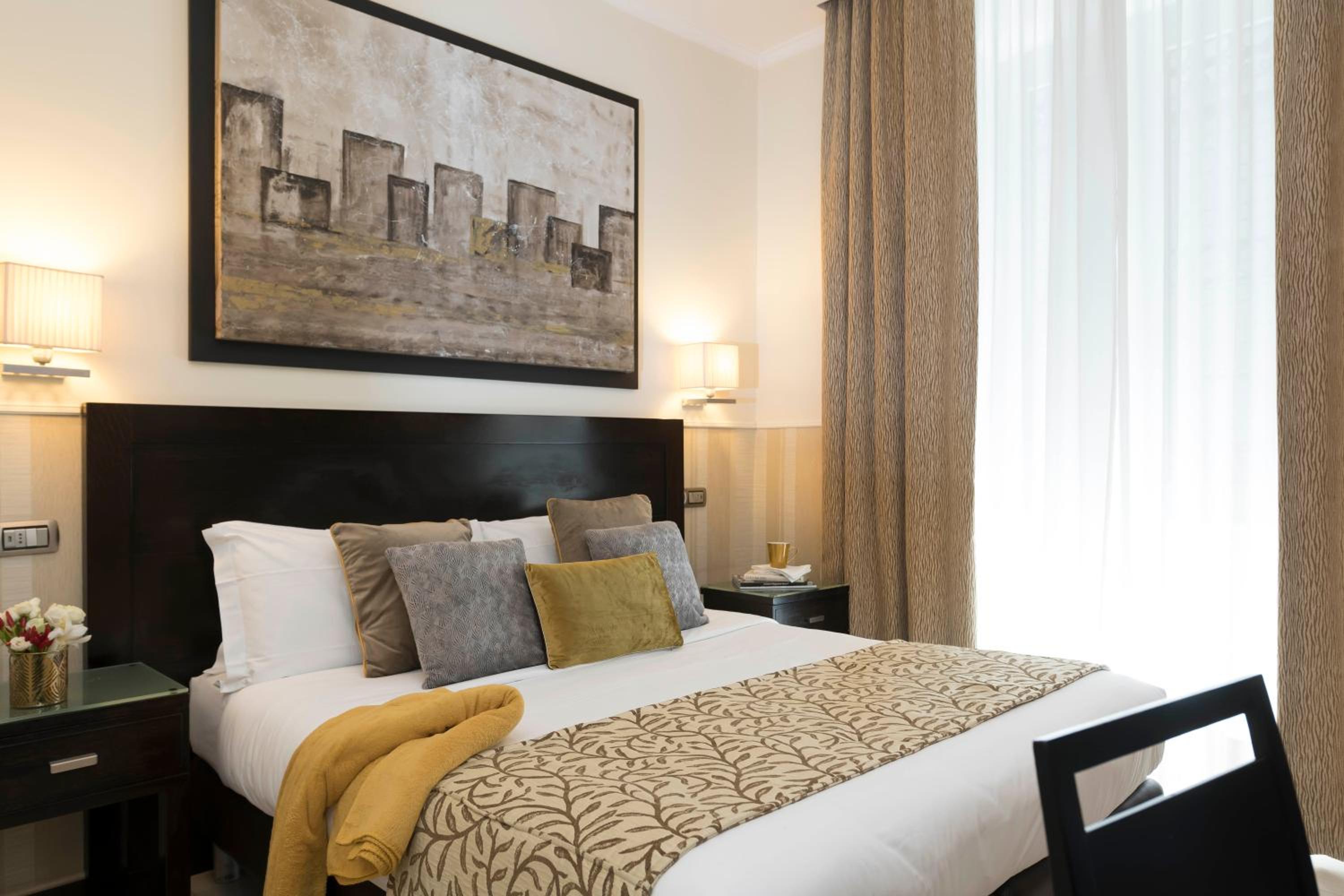 Double or Twin Room thumbnail 5