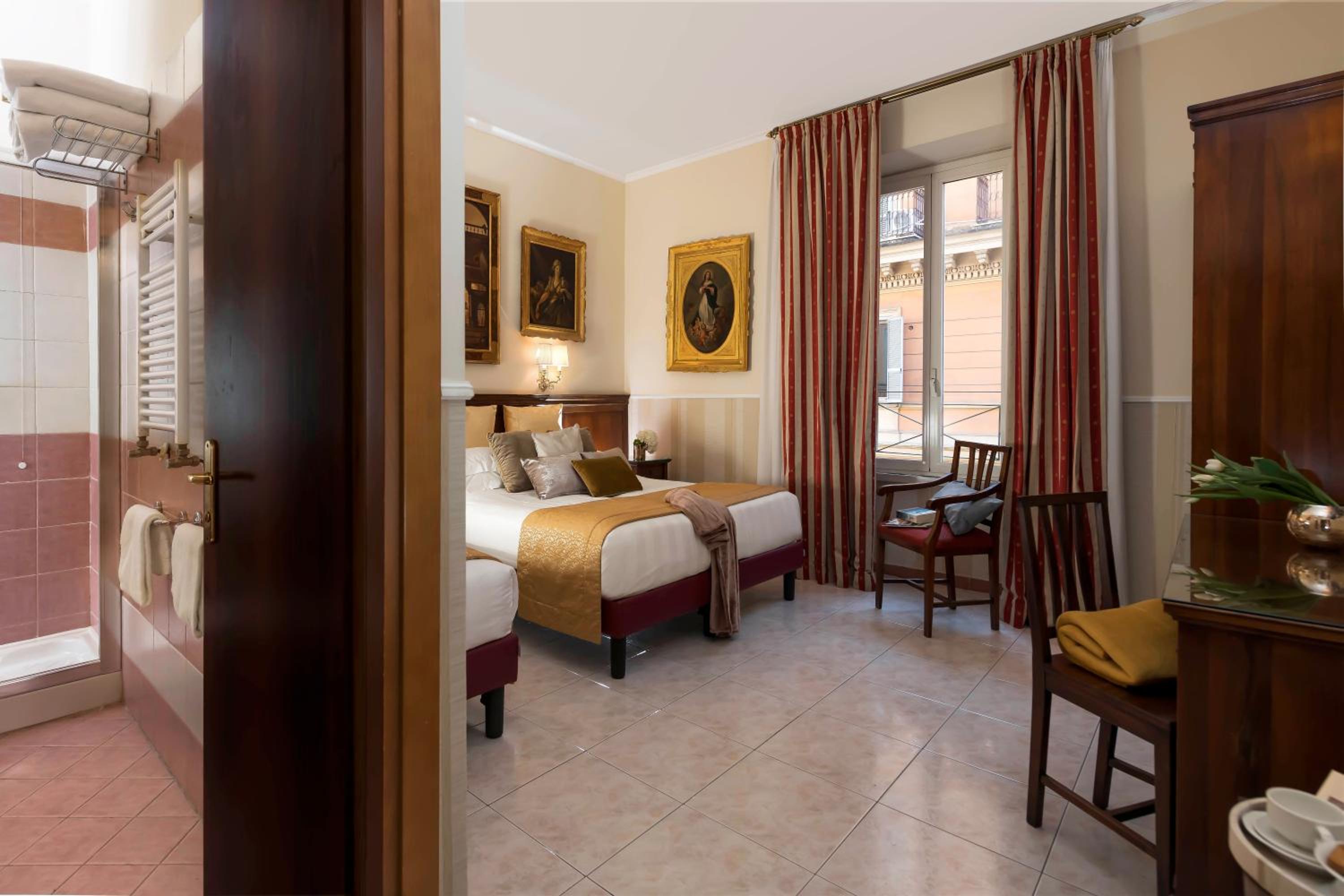 Triple Room thumbnail 6