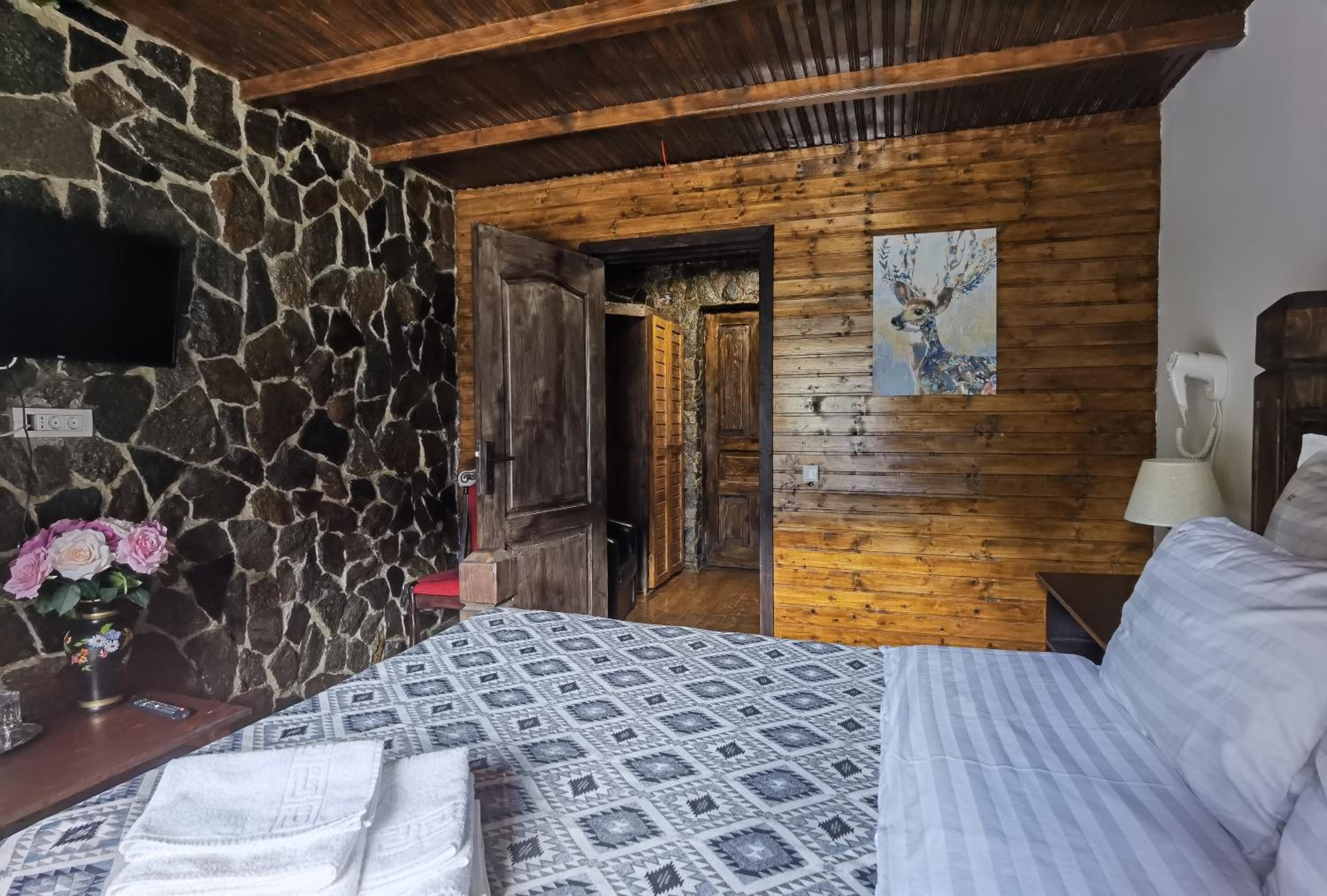 Double Room - Photo 8