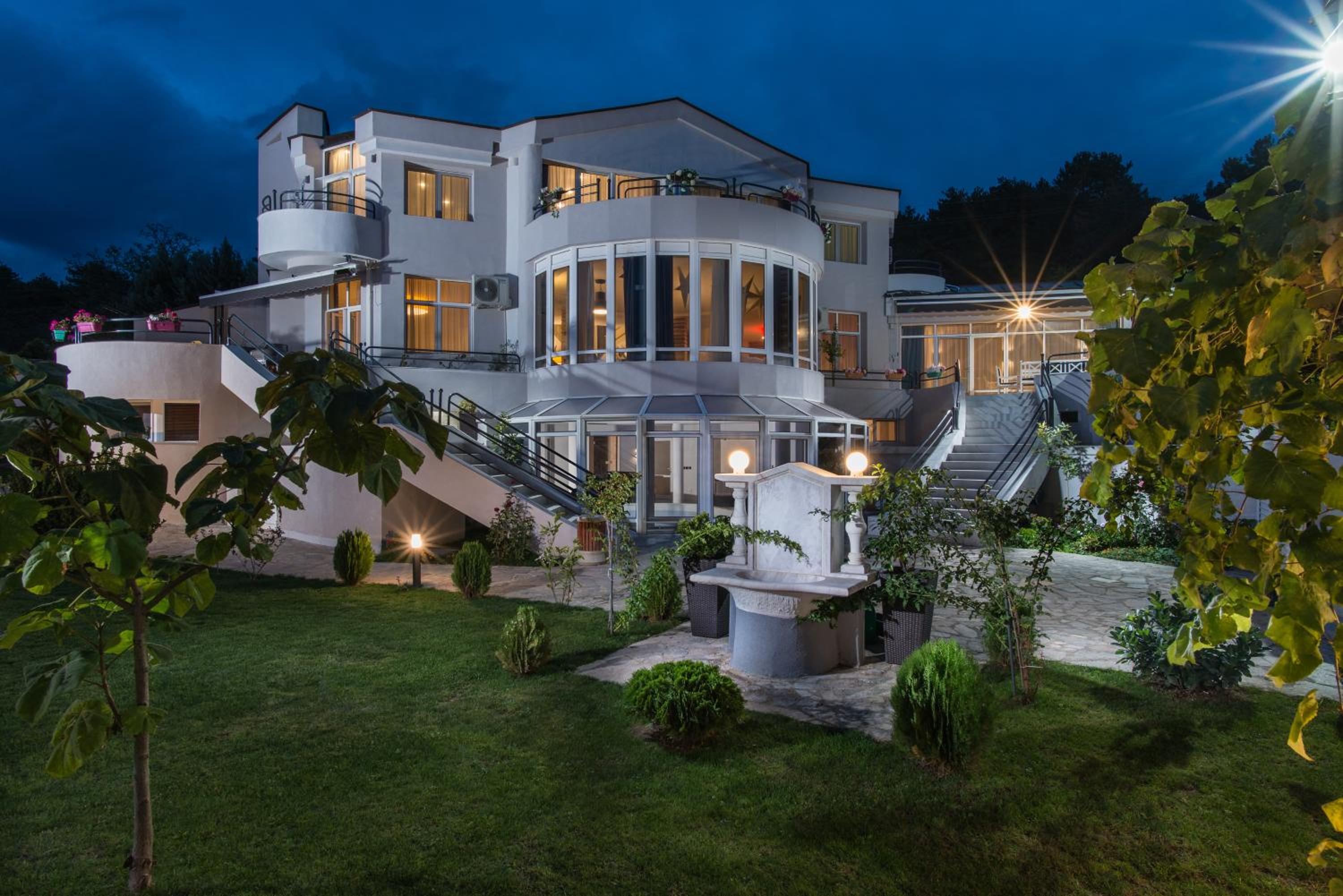 Villa photo 2