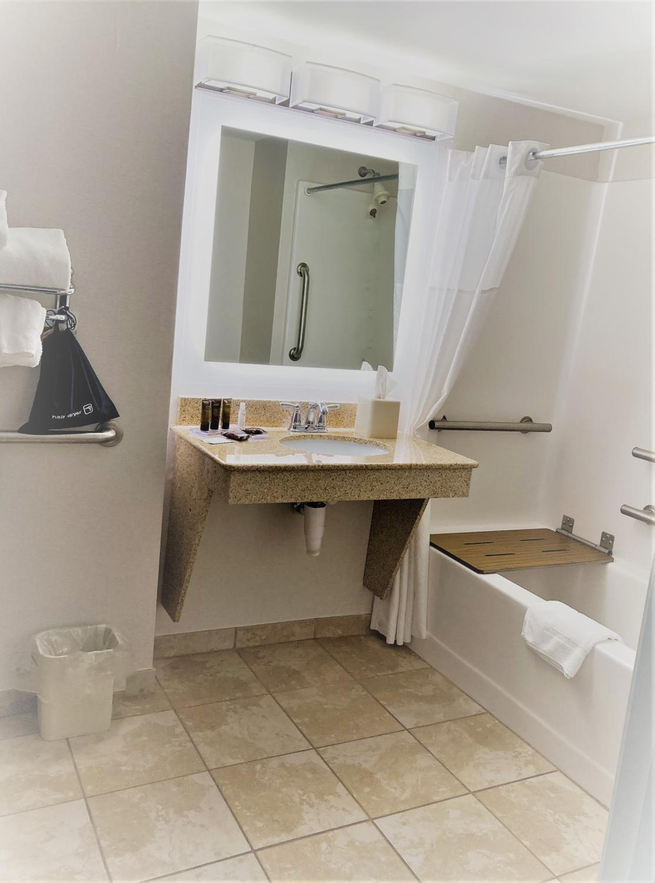 King Room - Disability Access/Non-Smoking - Photo 5
