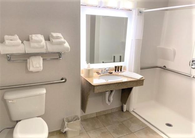 King Room - Disability Access/Non-Smoking - Photo 6