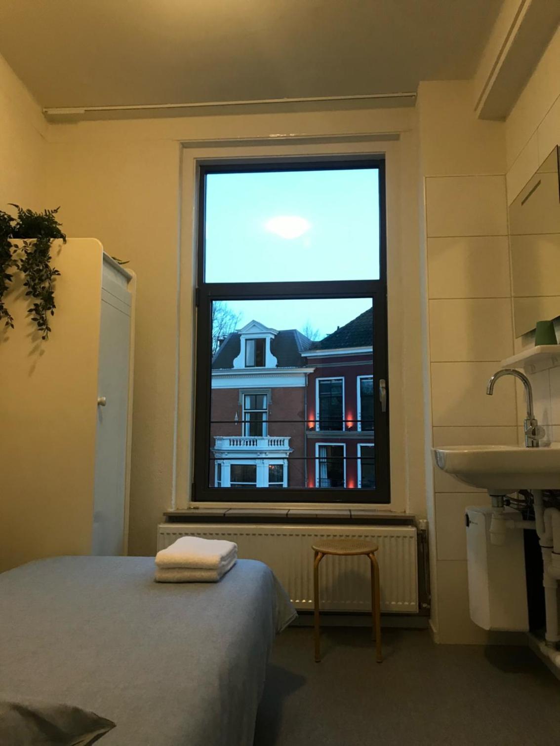Single Room with Shared Shower and Toilet photo 1