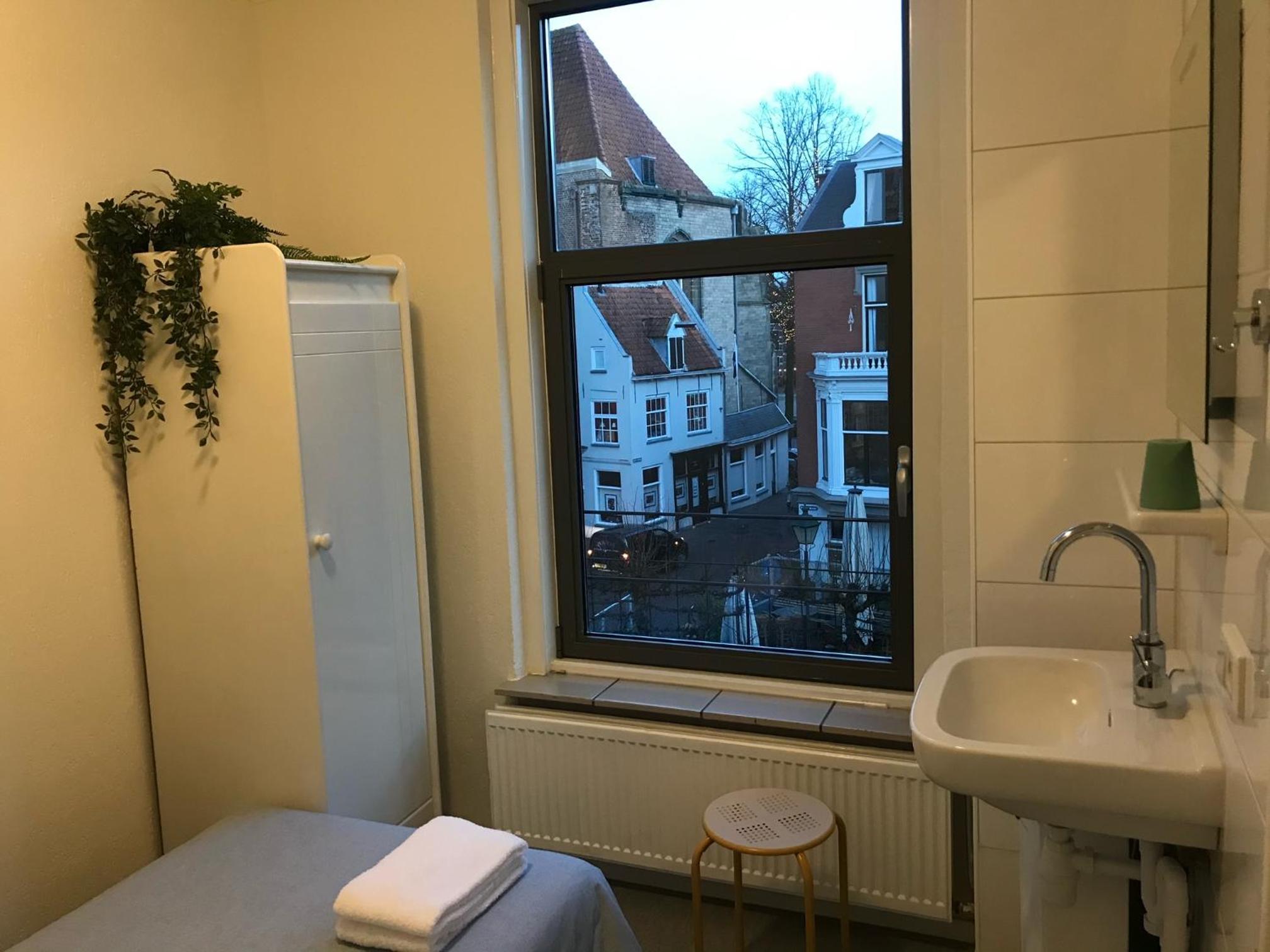 Single Room with Shared Shower and Toilet photo 2