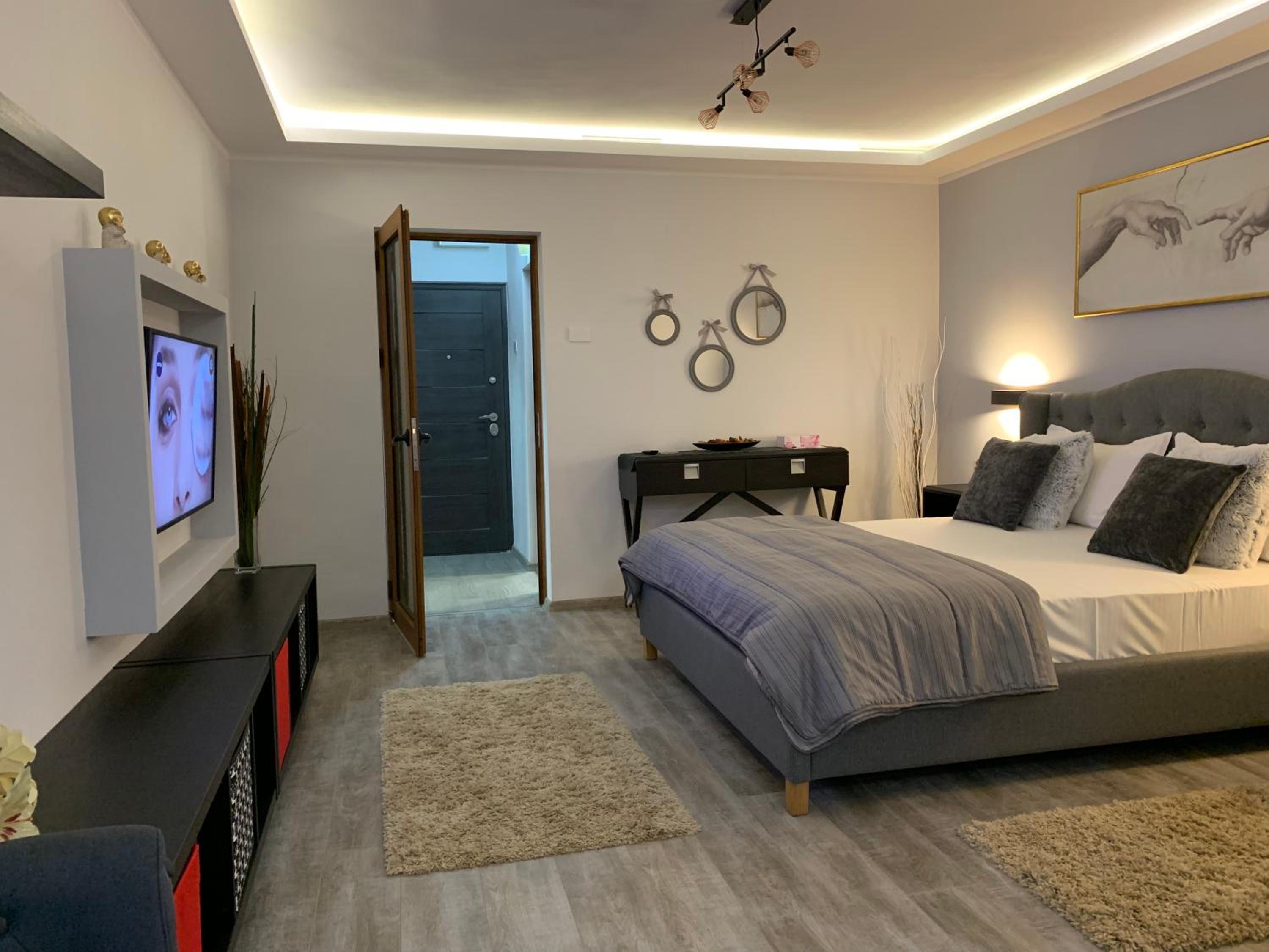 One Bedroom Apartment with River View photo 2