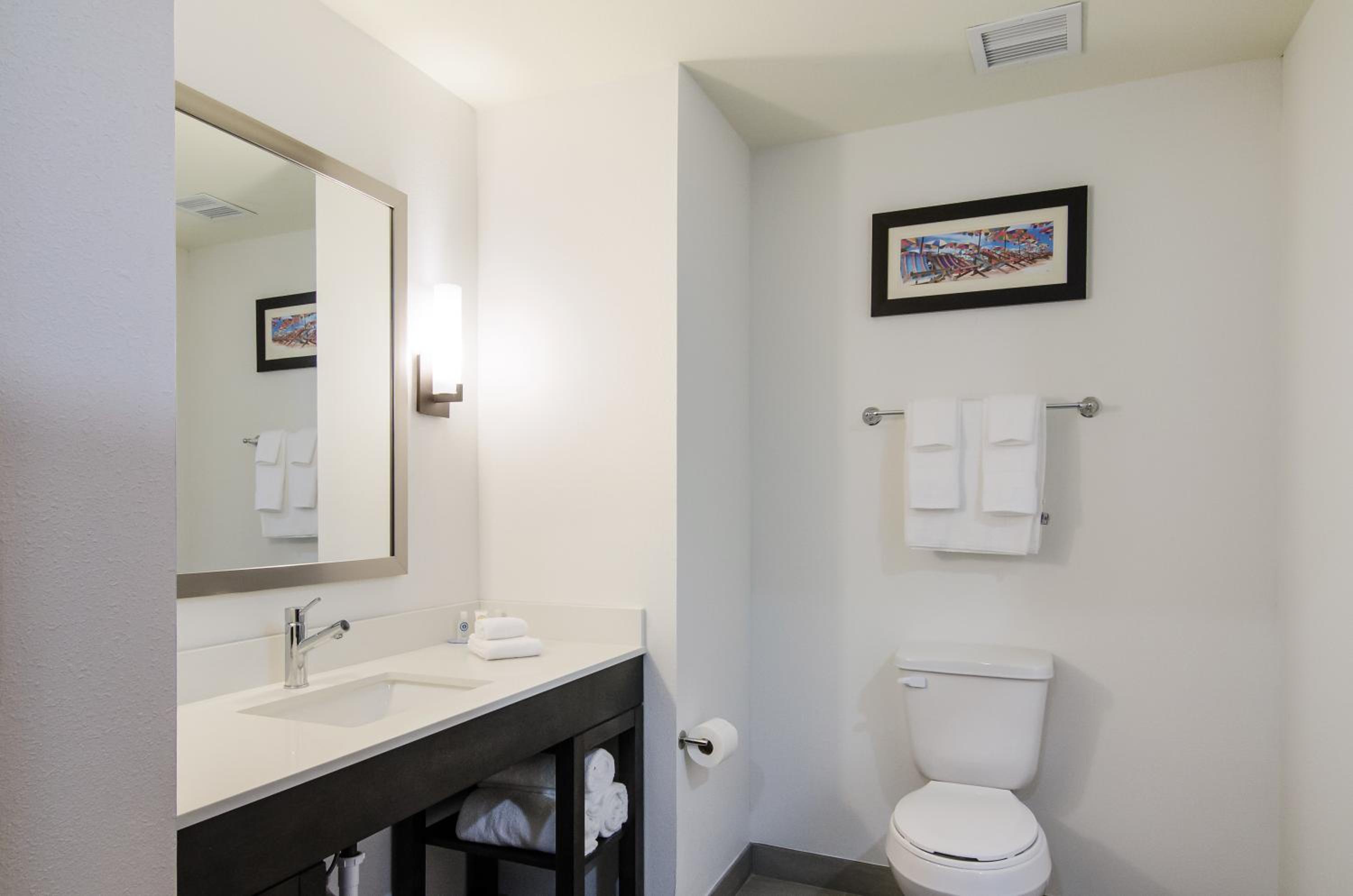 King Suite - Non-Smoking - Photo 2