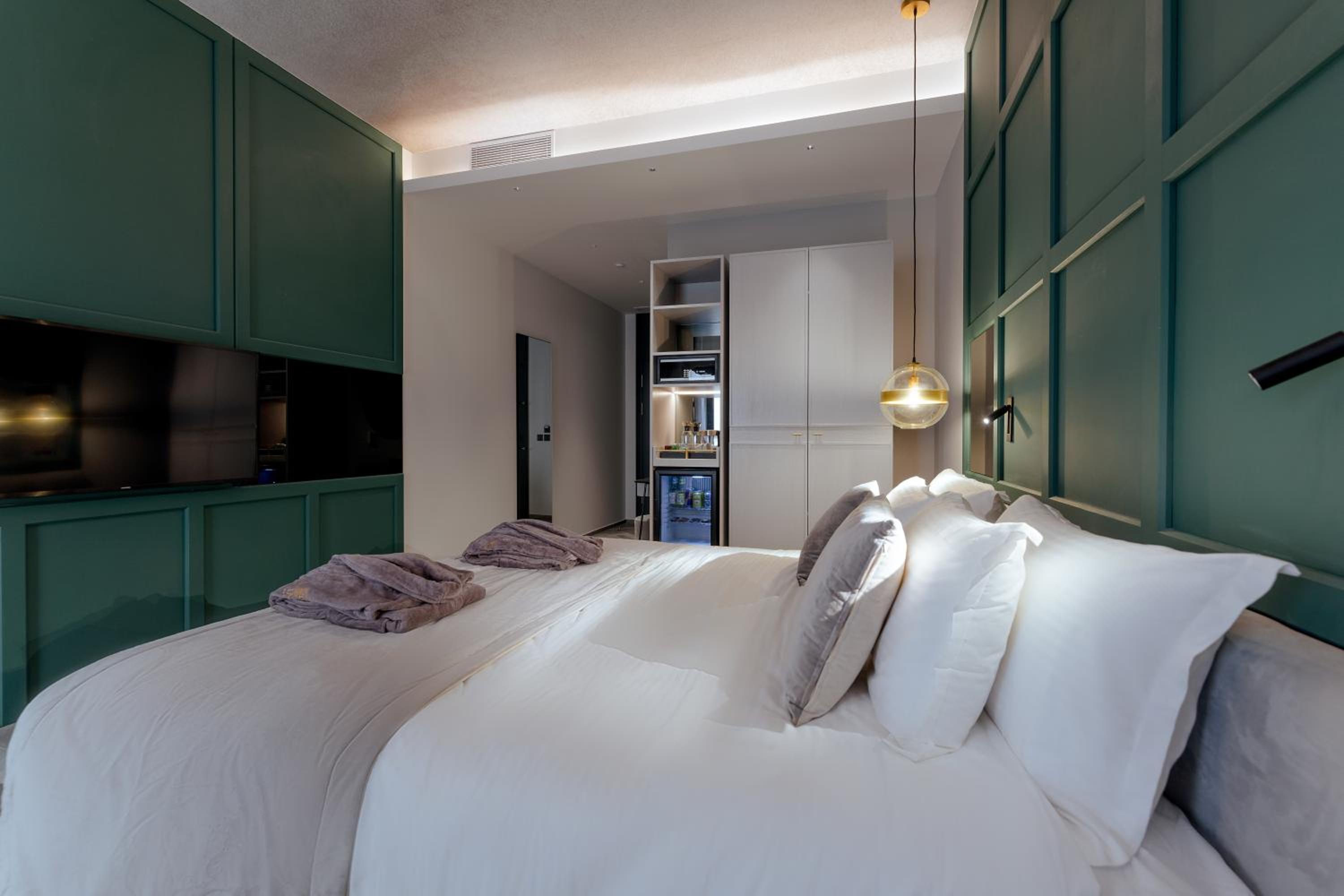 Deluxe Double or Twin Room - Photo 6