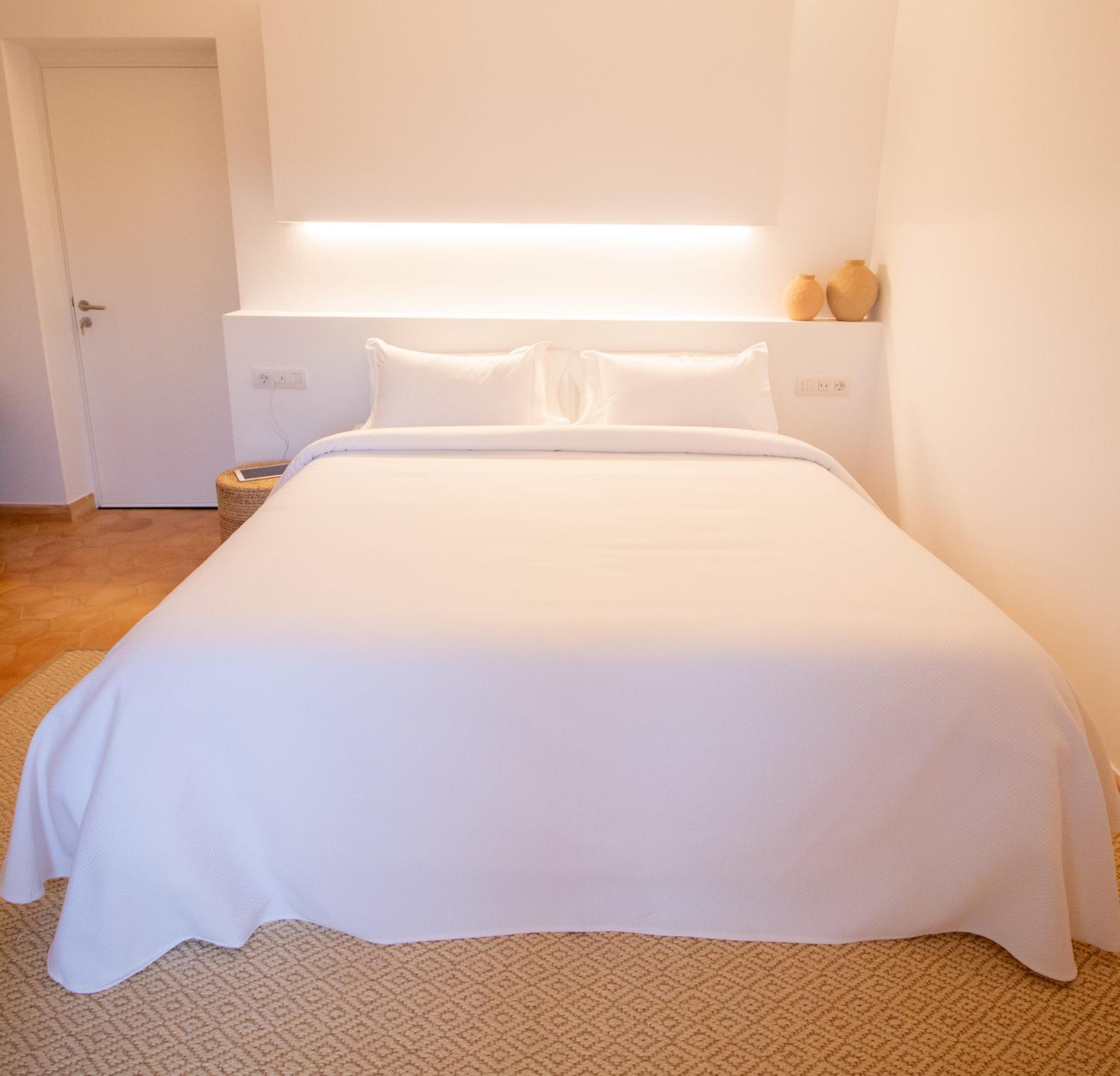 Deluxe Double Room with Balcony photo 3
