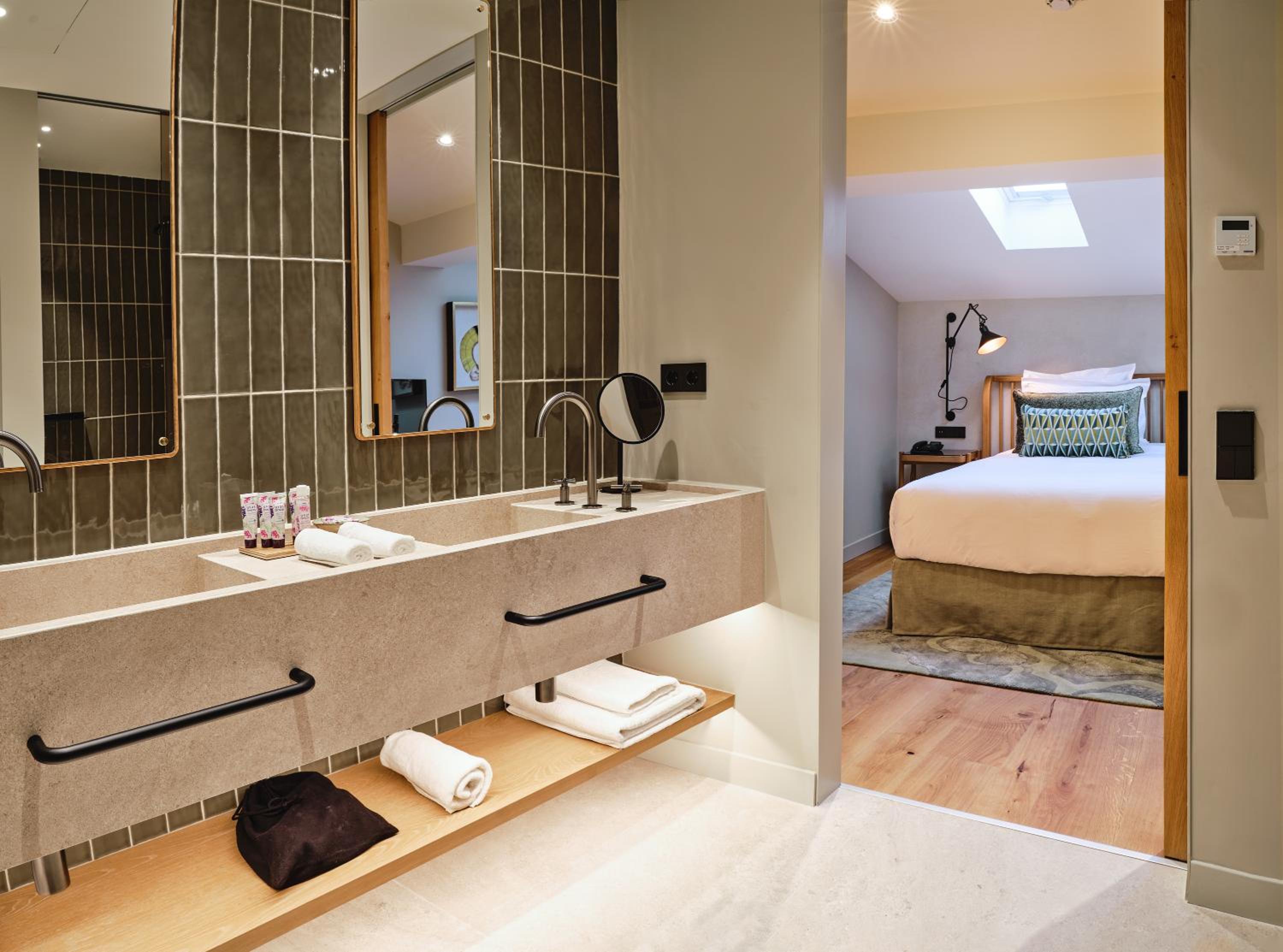 Deluxe Suite photo 2