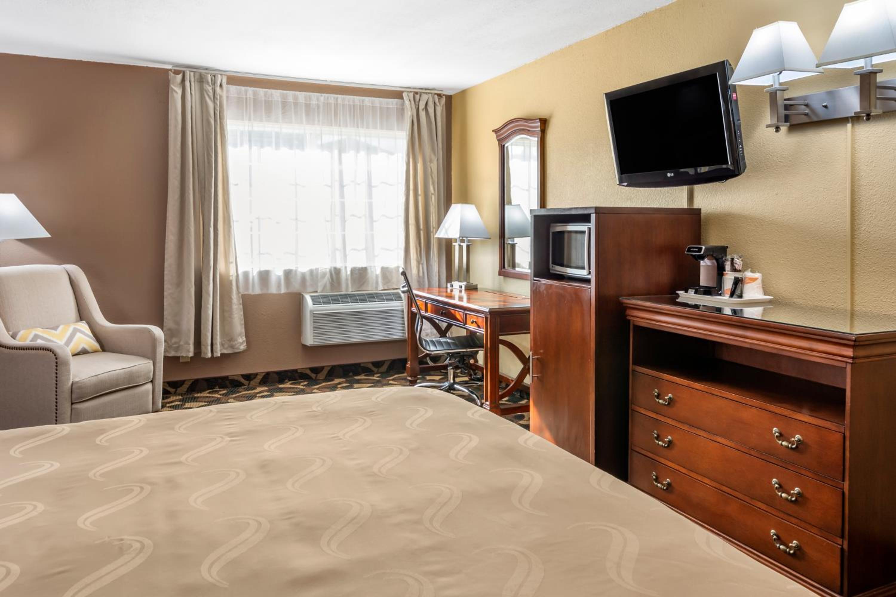 King Room - Accessible/Non-Smoking photo 1