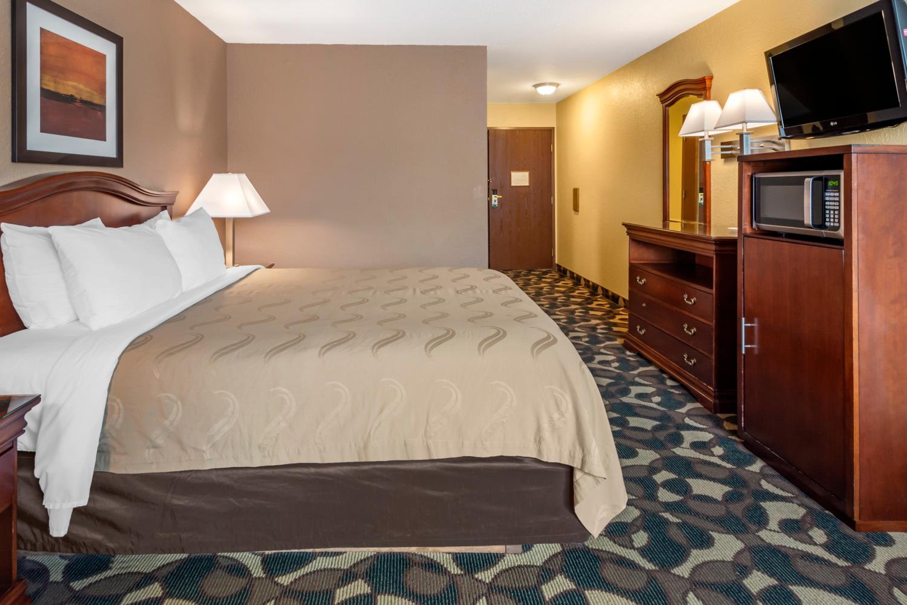King Room - Accessible/Non-Smoking photo 2