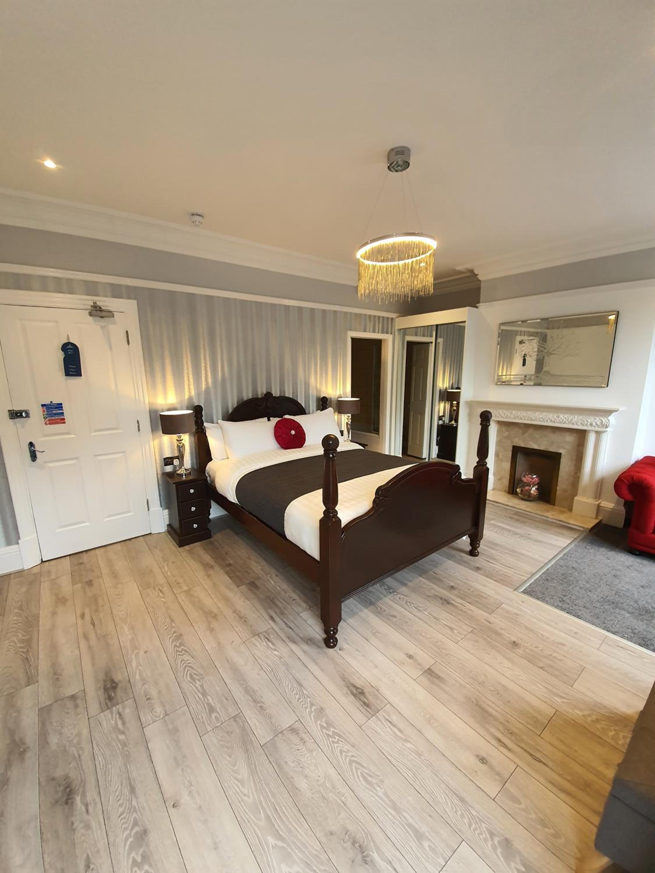 Deluxe King Suite
