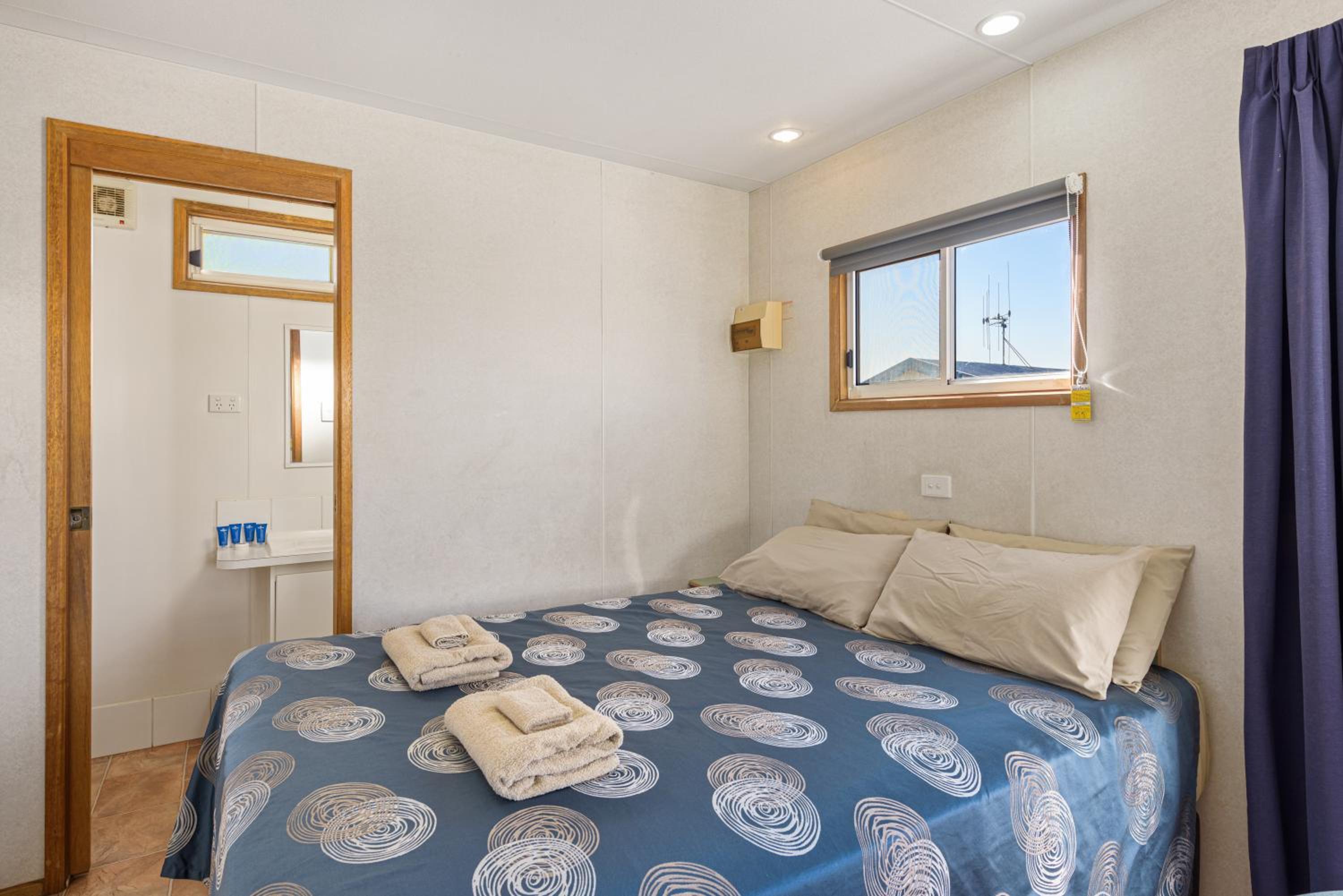 Economy Studio Cabin - Photo 6