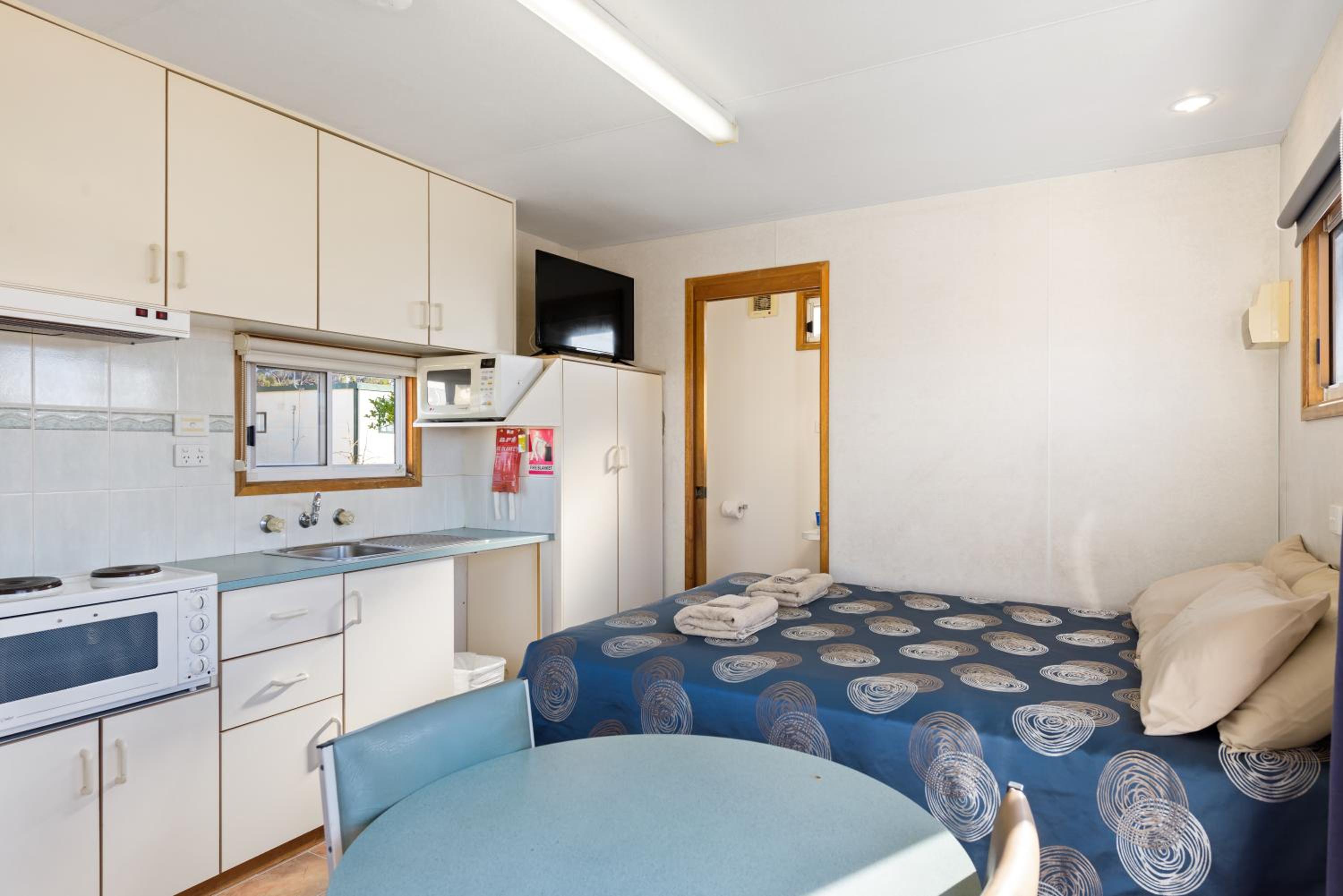 Economy Studio Cabin - Photo 5