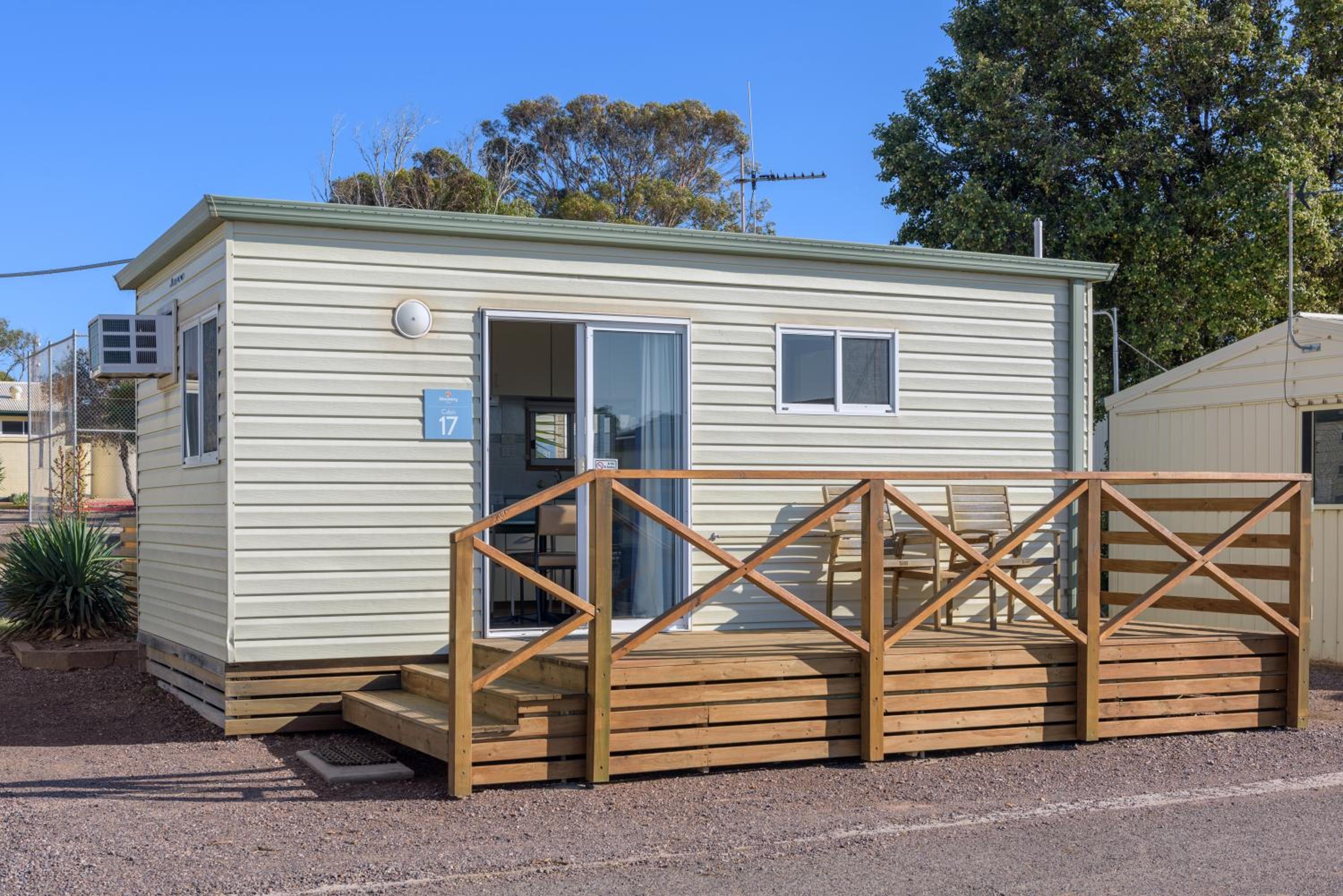 Economy Studio Cabin - Photo 2