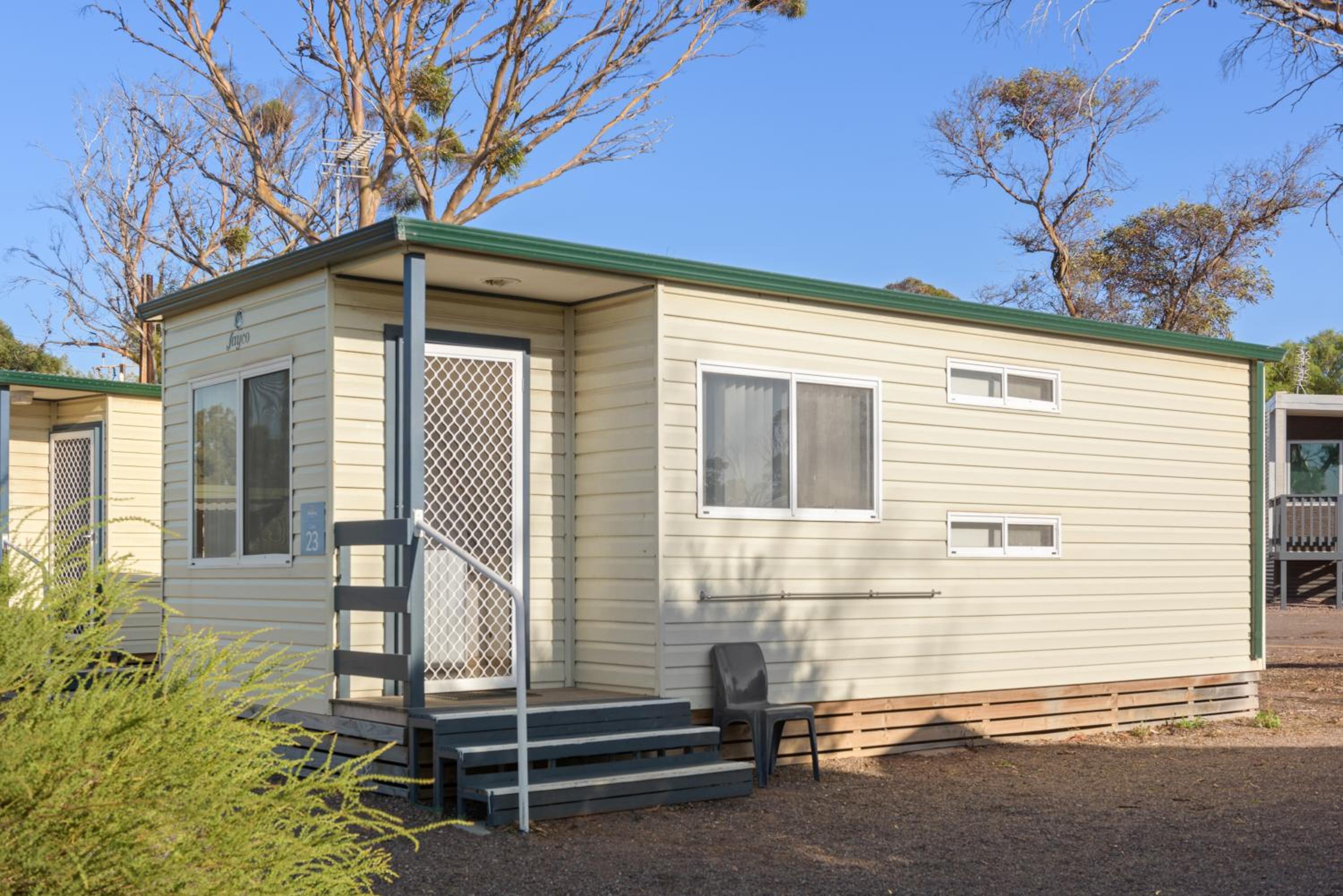 Standard 1 Bedroom Cabin - Photo 2