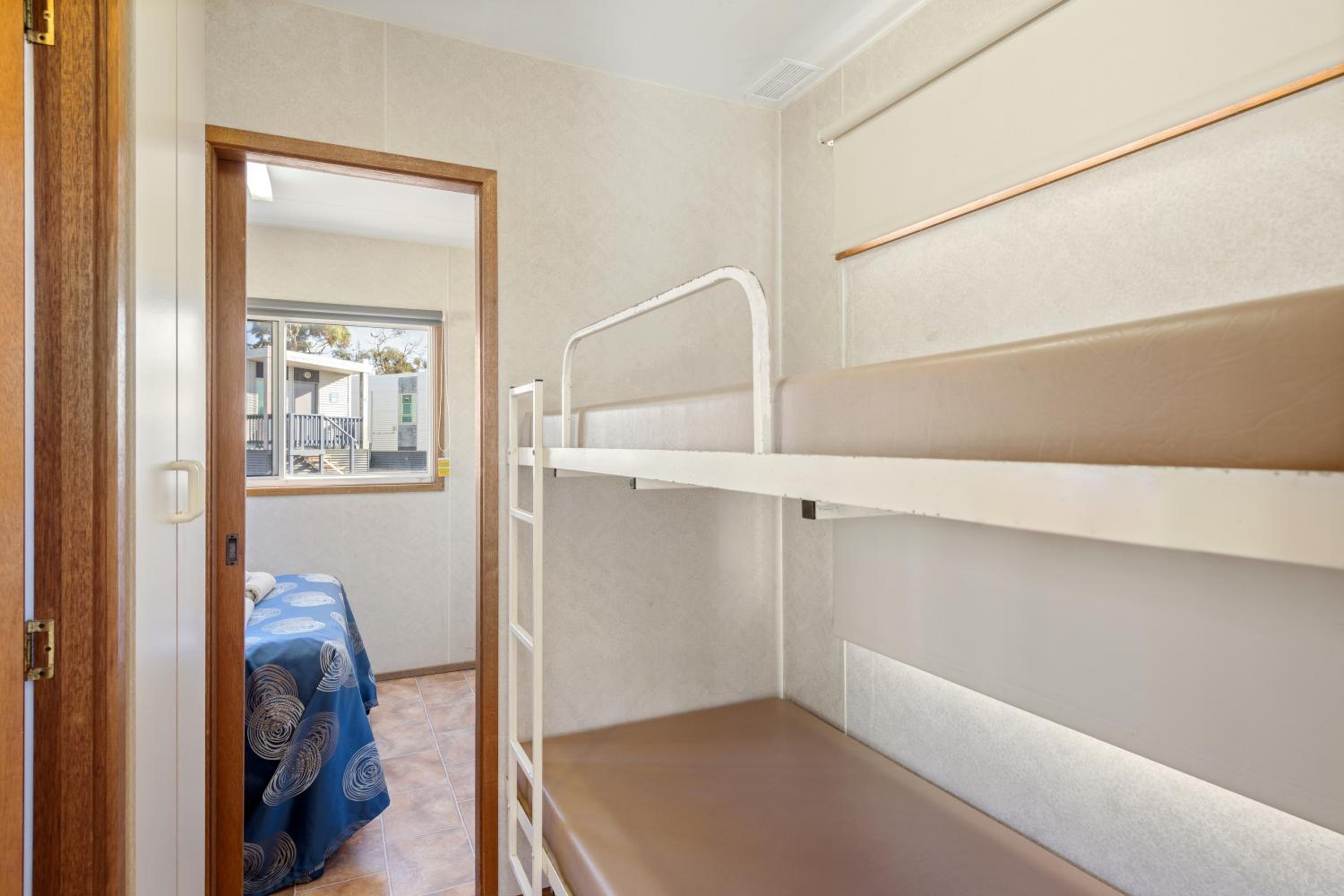 Standard 1 Bedroom Cabin - Photo 4