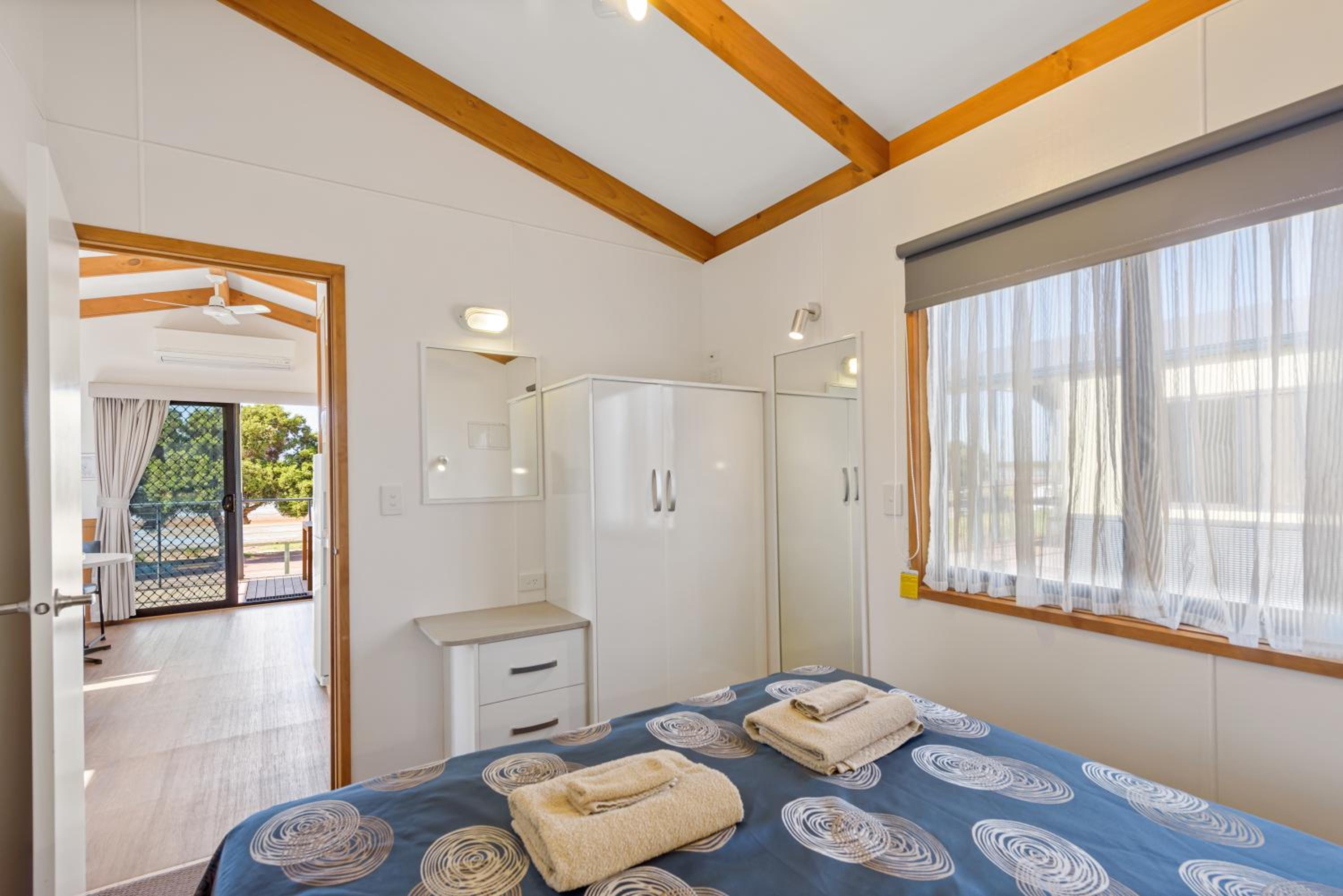 Superior 2 Bedroom Seaview Cabin – Sleeps 4 - Photo 8